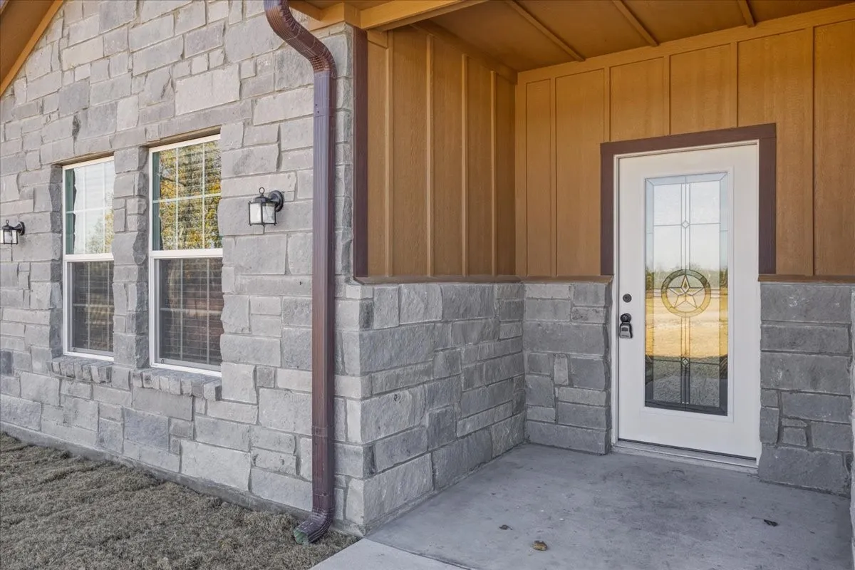 Single Family Residence For Sale in Lamar County , 300 Private Road 36008, Honey Grove, Texas 75446, 3 Bedroom, 2 Bathroom, 2 Garage spaces, 2,000 Sqft, built in 2024, mls#21355053, Real Estate Agent in Honey Grove, Homes For Sale in Lamar county, Homes For Sale in Honey Grove, Realtor in Honey Grove Texas, Real Estate Brokerage Independent Realty Texas, Luminita Cordes Realtor