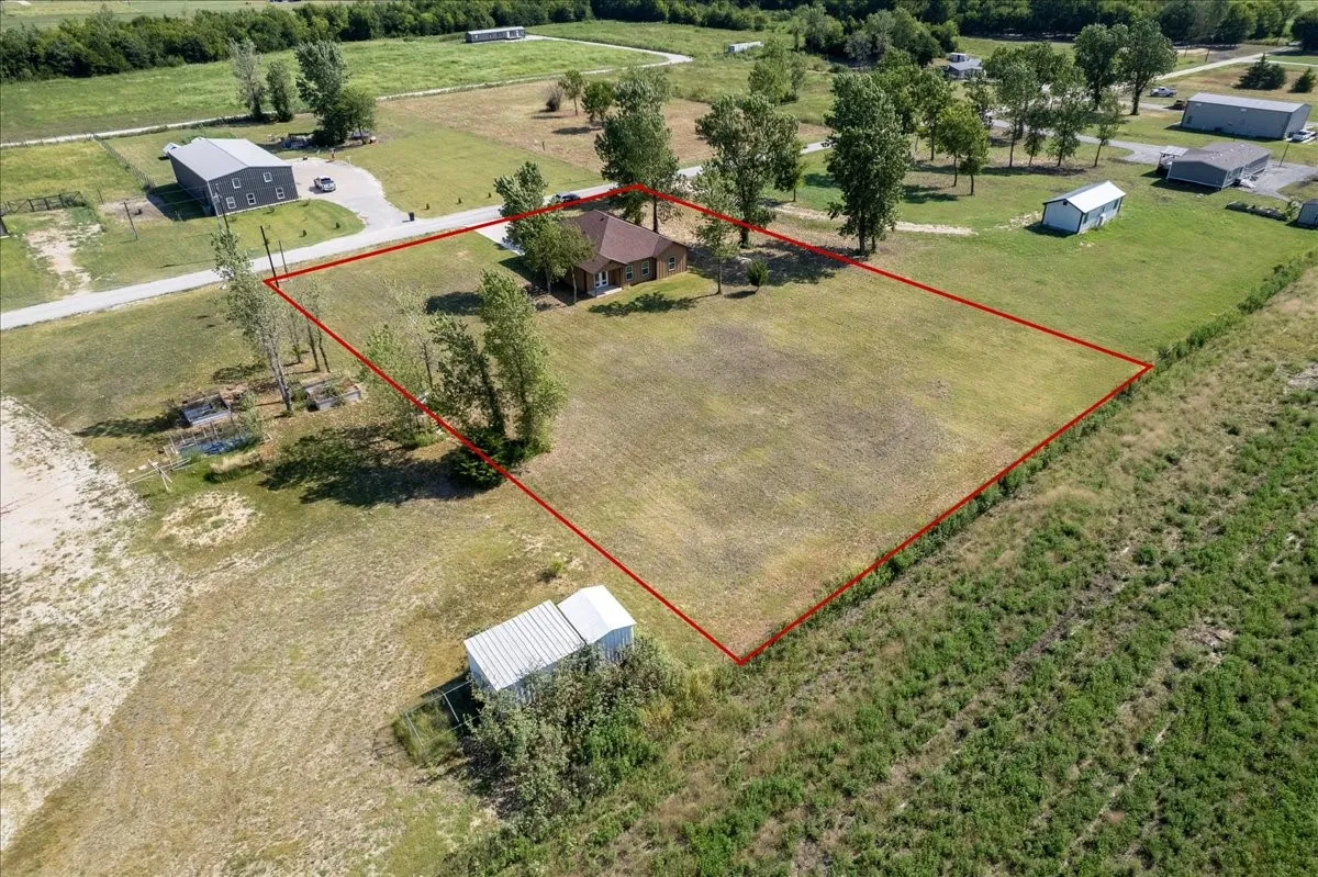 Single Family Residence For Sale in Lamar County , 300 Private Road 36008, Honey Grove, Texas 75446, 3 Bedroom, 2 Bathroom, 2 Garage spaces, 2,000 Sqft, built in 2024, mls#21355053, Real Estate Agent in Honey Grove, Homes For Sale in Lamar county, Homes For Sale in Honey Grove, Realtor in Honey Grove Texas, Real Estate Brokerage Independent Realty Texas, Luminita Cordes Realtor