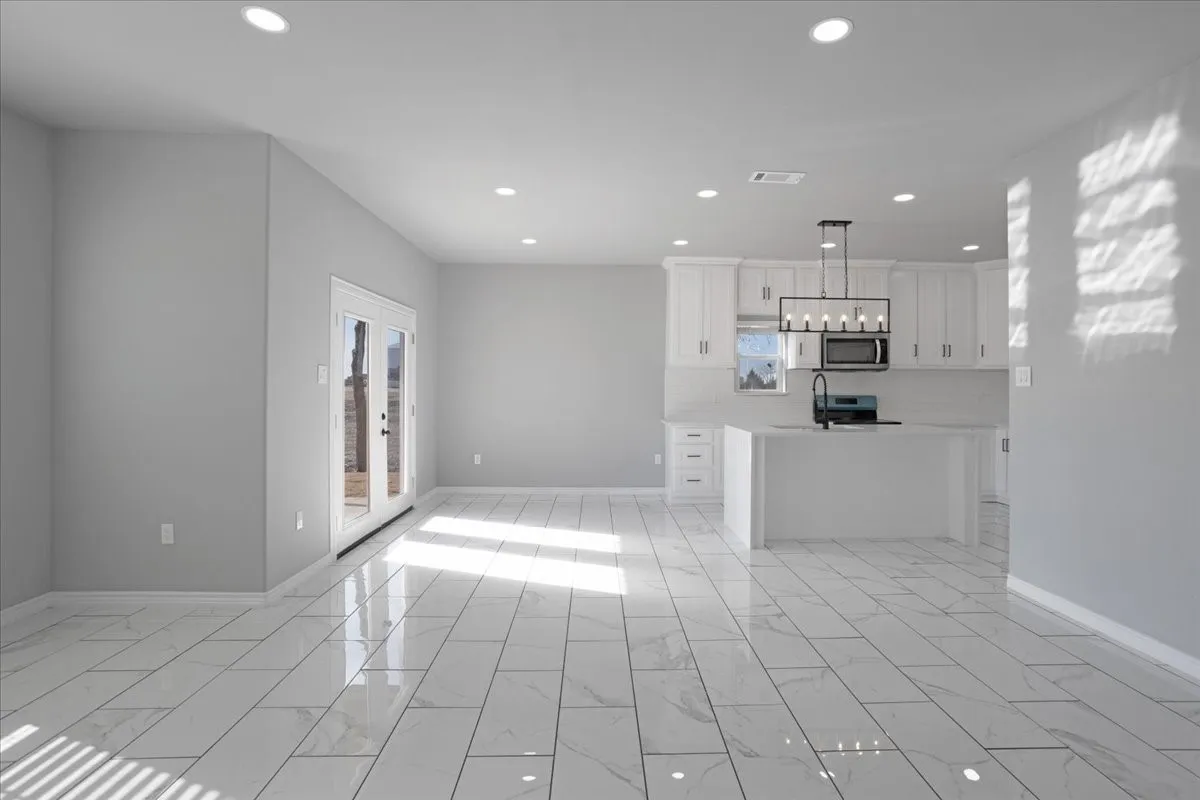 Single Family Residence For Sale in Lamar County , 300 Private Road 36008, Honey Grove, Texas 75446, 3 Bedroom, 2 Bathroom, 2 Garage spaces, 2,000 Sqft, built in 2024, mls#21355053, Real Estate Agent in Honey Grove, Homes For Sale in Lamar county, Homes For Sale in Honey Grove, Realtor in Honey Grove Texas, Real Estate Brokerage Independent Realty Texas, Luminita Cordes Realtor
