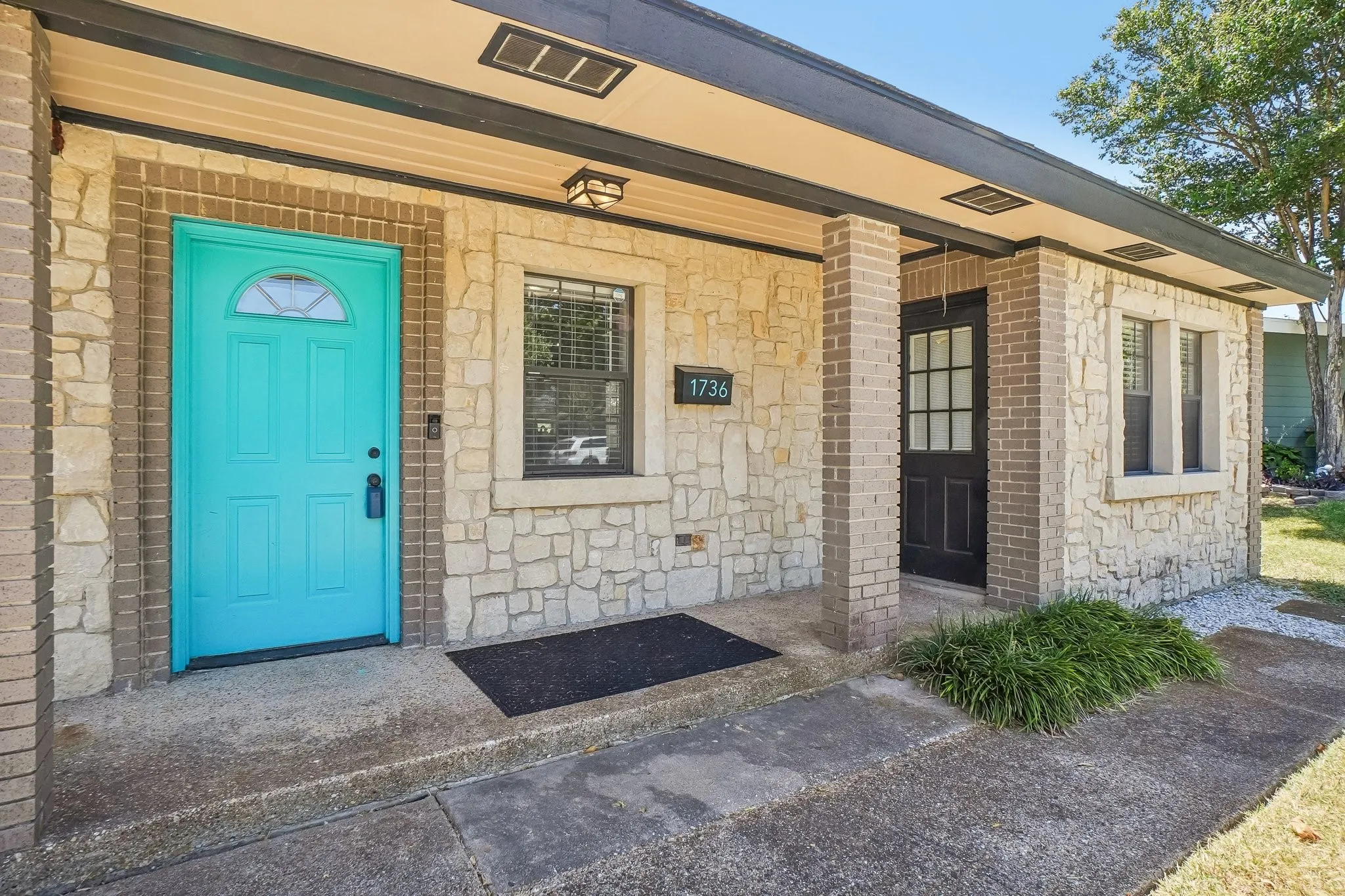 Single Family Residence For Sale in Dallas County , 1736 Crestridge Drive, Garland, Texas 75042, 3 Bedroom, 1 Bathroom, Garage spaces, 1,571 Sqft, built in 1953, mls#21359763, Real Estate Agent in Garland, Homes For Sale in Dallas county, Homes For Sale in Garland, Realtor in Garland Texas, Real Estate Brokerage Independent Realty Texas, Luminita Cordes Realtor