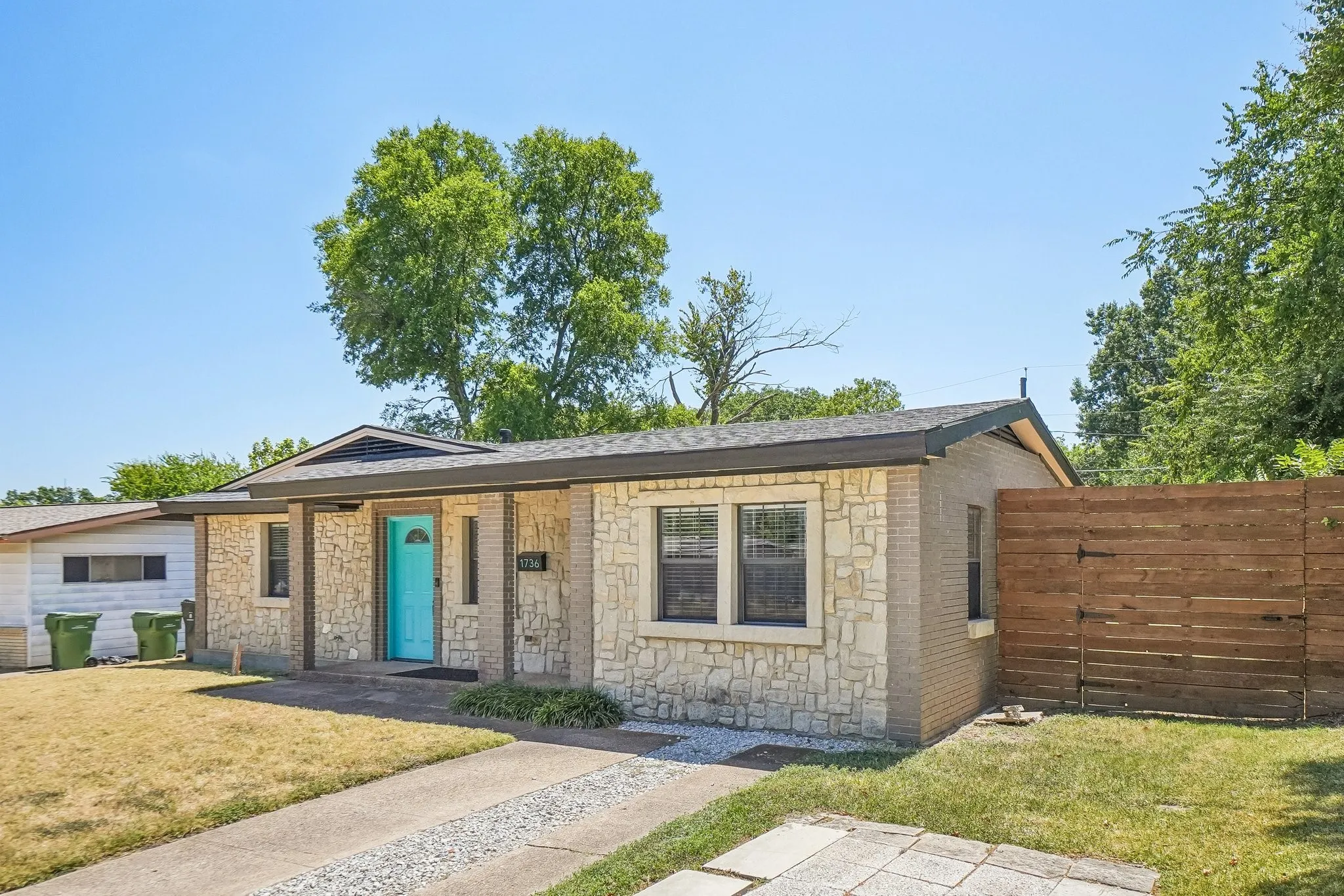 Single Family Residence For Sale in Dallas County , 1736 Crestridge Drive, Garland, Texas 75042, 3 Bedroom, 1 Bathroom, Garage spaces, 1,571 Sqft, built in 1953, mls#21359763, Real Estate Agent in Garland, Homes For Sale in Dallas county, Homes For Sale in Garland, Realtor in Garland Texas, Real Estate Brokerage Independent Realty Texas, Luminita Cordes Realtor