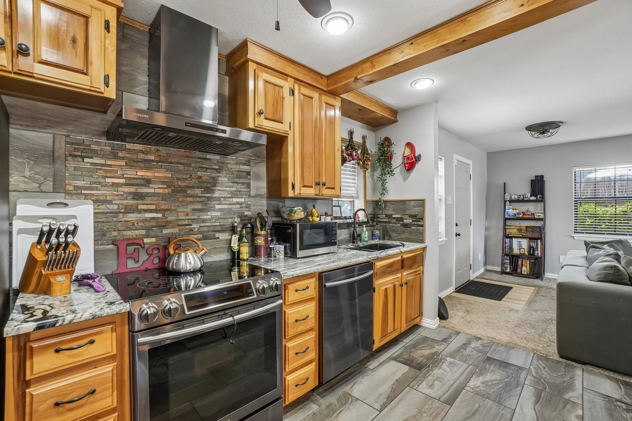 Single Family Residence For Sale in Dallas County , 1736 Crestridge Drive, Garland, Texas 75042, 3 Bedroom, 1 Bathroom, Garage spaces, 1,571 Sqft, built in 1953, mls#21359763, Real Estate Agent in Garland, Homes For Sale in Dallas county, Homes For Sale in Garland, Realtor in Garland Texas, Real Estate Brokerage Independent Realty Texas, Luminita Cordes Realtor
