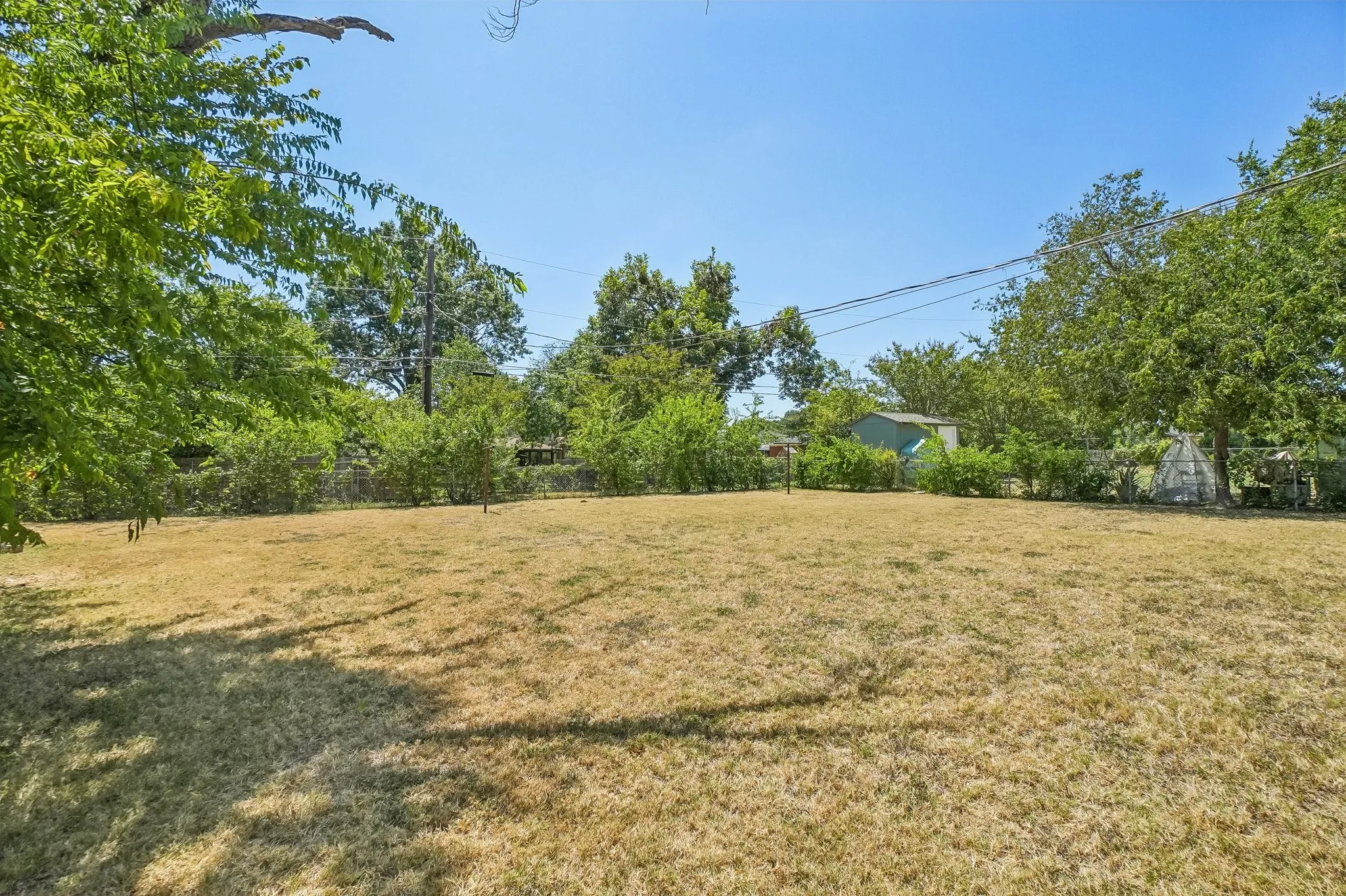 Single Family Residence For Sale in Dallas County , 1736 Crestridge Drive, Garland, Texas 75042, 3 Bedroom, 1 Bathroom, Garage spaces, 1,571 Sqft, built in 1953, mls#21359763, Real Estate Agent in Garland, Homes For Sale in Dallas county, Homes For Sale in Garland, Realtor in Garland Texas, Real Estate Brokerage Independent Realty Texas, Luminita Cordes Realtor