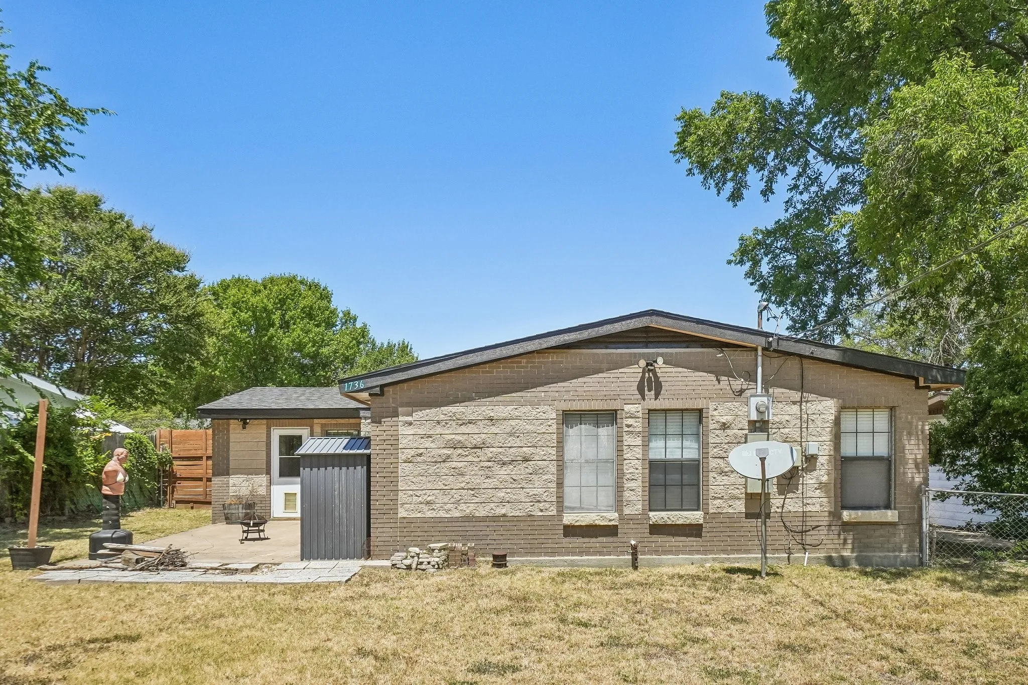 Single Family Residence For Sale in Dallas County , 1736 Crestridge Drive, Garland, Texas 75042, 3 Bedroom, 1 Bathroom, Garage spaces, 1,571 Sqft, built in 1953, mls#21359763, Real Estate Agent in Garland, Homes For Sale in Dallas county, Homes For Sale in Garland, Realtor in Garland Texas, Real Estate Brokerage Independent Realty Texas, Luminita Cordes Realtor