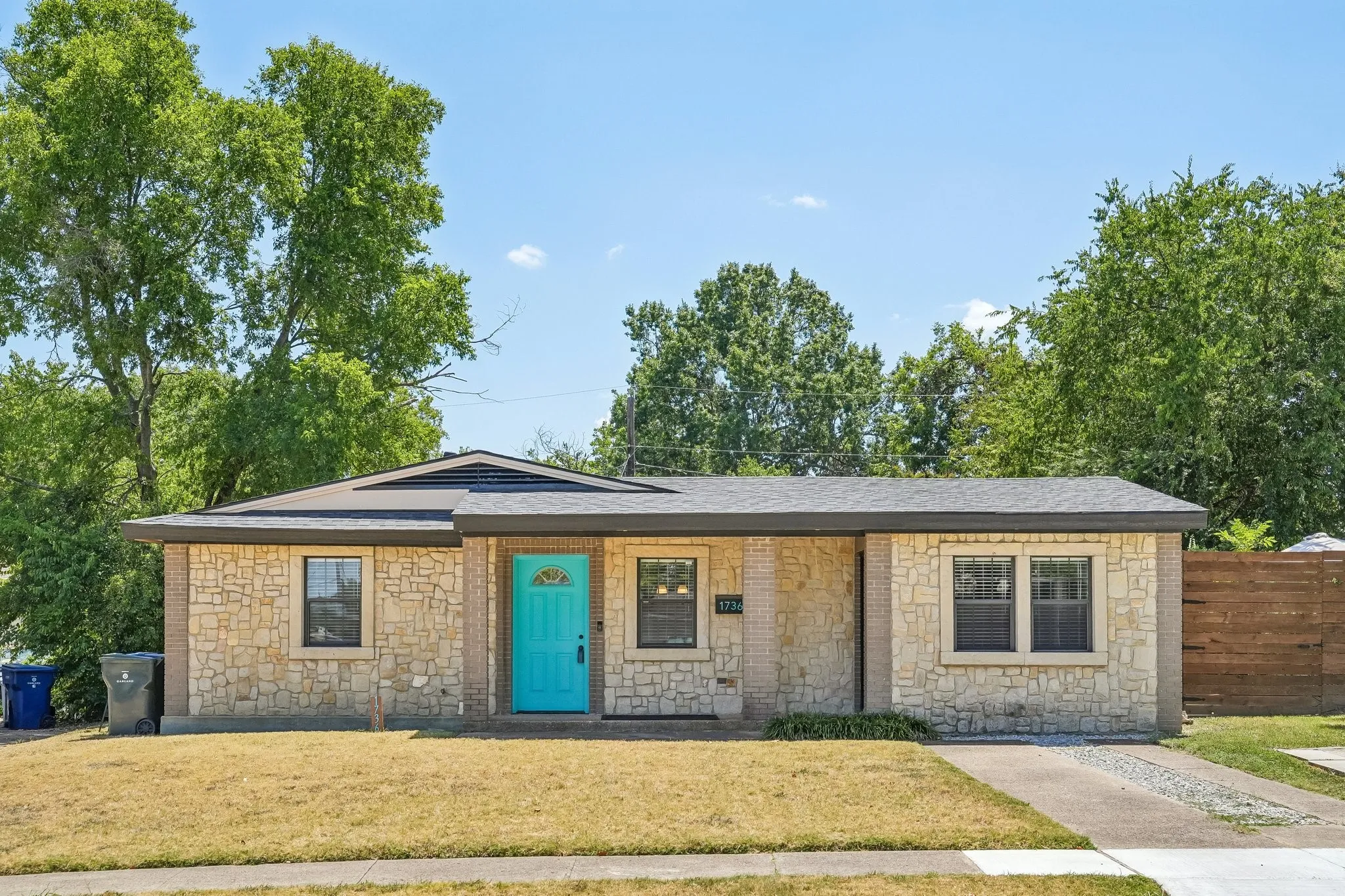 Single Family Residence For Sale in Dallas County , 1736 Crestridge Drive, Garland, Texas 75042, 3 Bedroom, 1 Bathroom, Garage spaces, 1,571 Sqft, built in 1953, mls#21359763, Real Estate Agent in Garland, Homes For Sale in Dallas county, Homes For Sale in Garland, Realtor in Garland Texas, Real Estate Brokerage Independent Realty Texas, Luminita Cordes Realtor