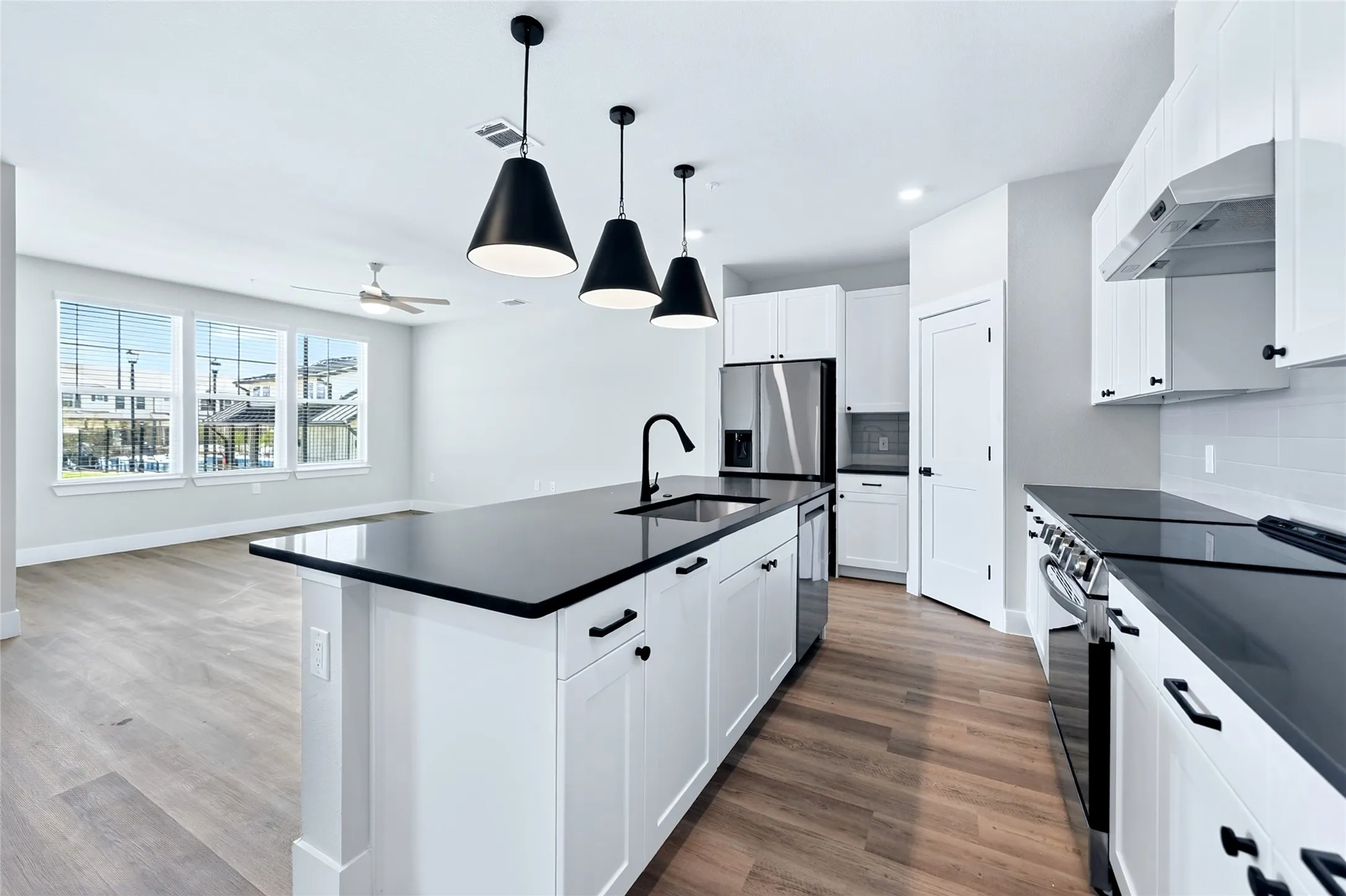 Townhouse For Rent in Collin County , 2906 Woodland Street, Melissa, Texas 75454, 3 Bedroom, 3 Bathroom, 2 Garage spaces, 1,865 Sqft, built in 2026, mls#21362493, Real Estate Agent in Melissa, Homes For Rent in Collin county, Homes For Rent in Melissa, Realtor in Melissa Texas, Real Estate Brokerage Independent Realty Texas, Luminita Cordes Realtor
