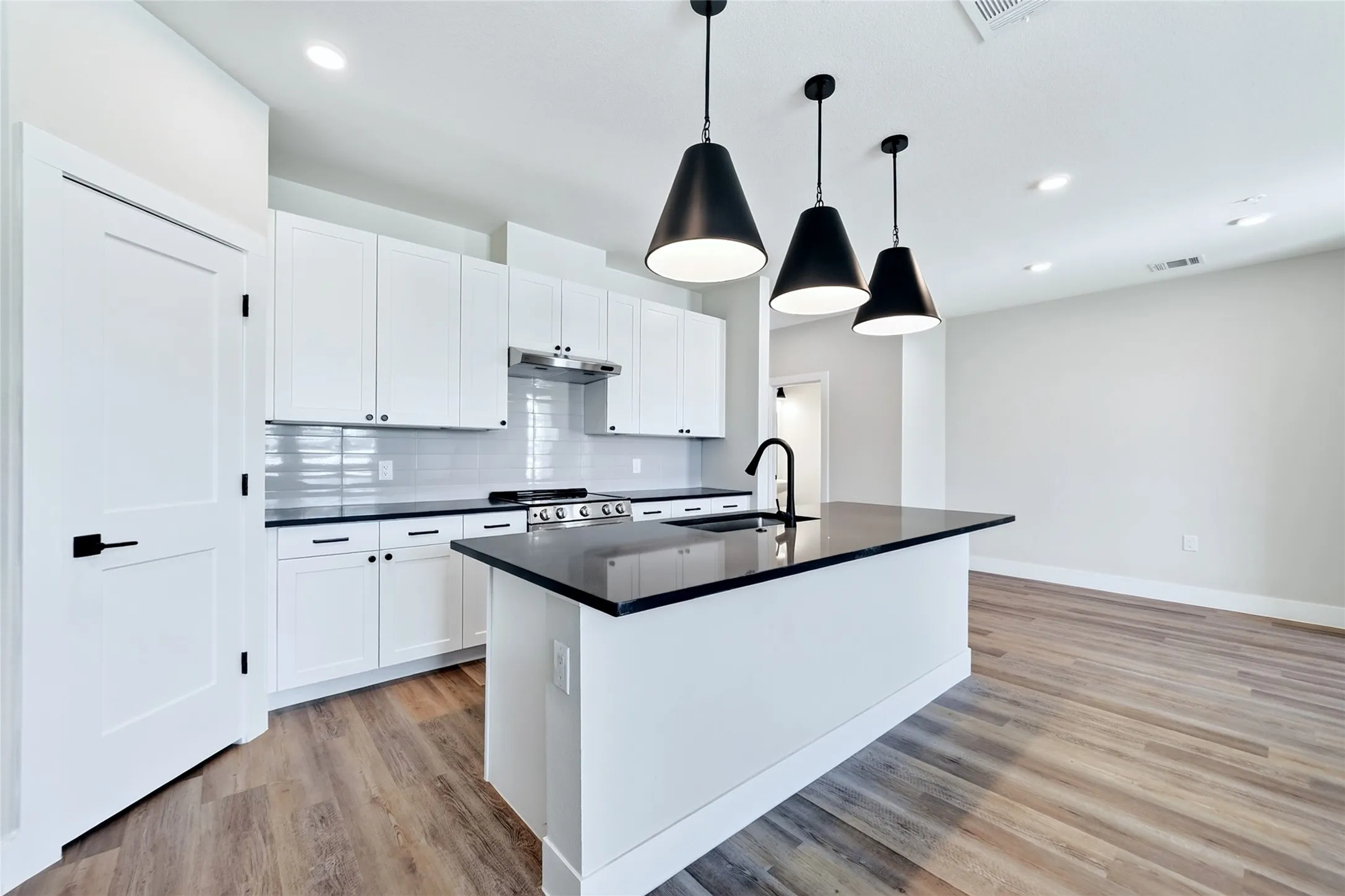 Townhouse For Rent in Collin County , 2906 Woodland Street, Melissa, Texas 75454, 3 Bedroom, 3 Bathroom, 2 Garage spaces, 1,865 Sqft, built in 2026, mls#21362493, Real Estate Agent in Melissa, Homes For Rent in Collin county, Homes For Rent in Melissa, Realtor in Melissa Texas, Real Estate Brokerage Independent Realty Texas, Luminita Cordes Realtor