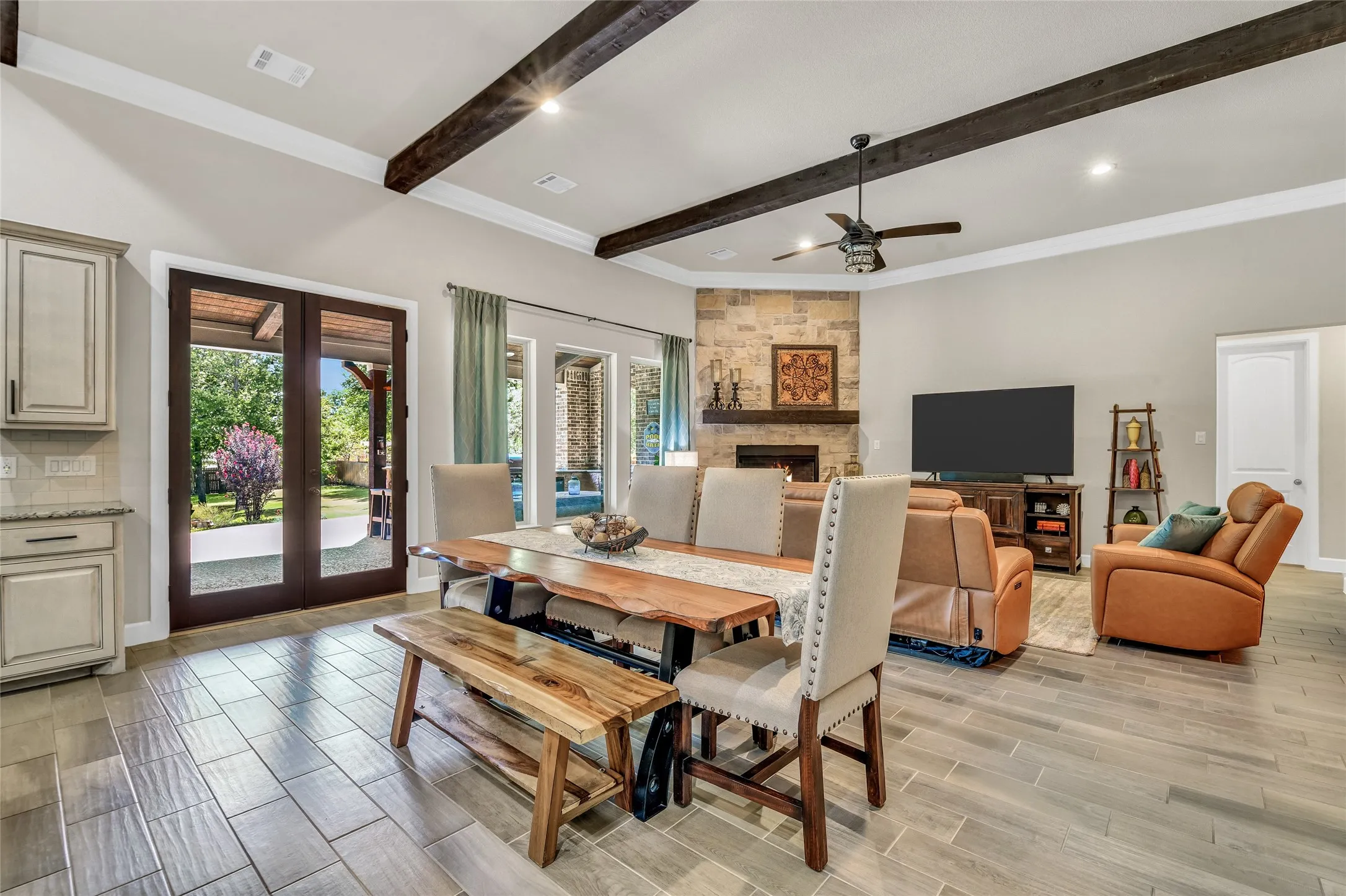 Single Family Residence For Sale in Tarrant County , 108 Falcon Crest Drive, Kennedale, Texas 76060, 4 Bedroom, 3 Bathroom, 3 Garage spaces, 2,727 Sqft, built in 2017, mls#21361509, Real Estate Agent in Kennedale, Homes For Sale in Tarrant county, Homes For Sale in Kennedale, Realtor in Kennedale Texas, Real Estate Brokerage Independent Realty Texas, Luminita Cordes Realtor