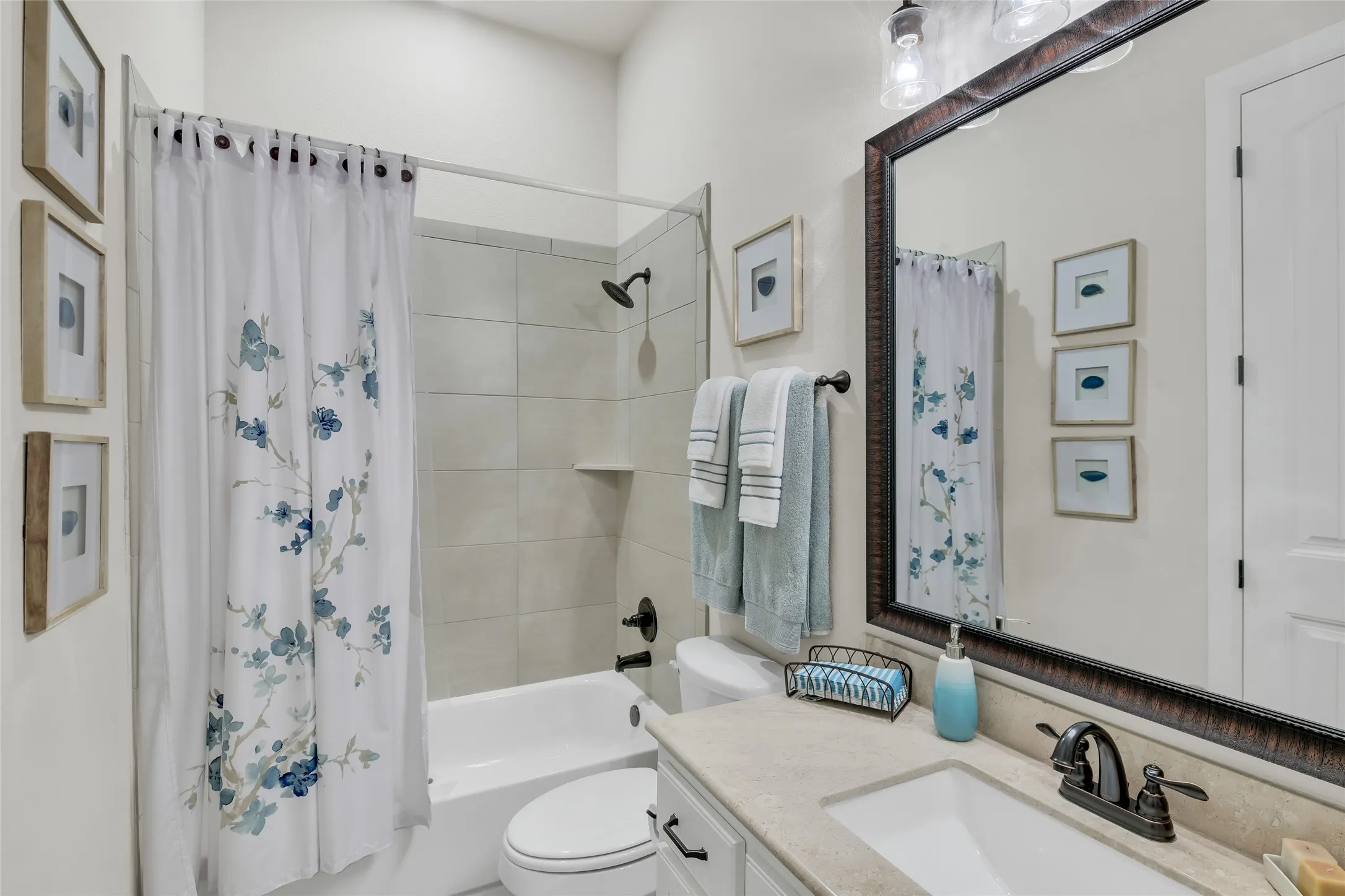 Single Family Residence For Sale in Tarrant County , 108 Falcon Crest Drive, Kennedale, Texas 76060, 4 Bedroom, 3 Bathroom, 3 Garage spaces, 2,727 Sqft, built in 2017, mls#21361509, Real Estate Agent in Kennedale, Homes For Sale in Tarrant county, Homes For Sale in Kennedale, Realtor in Kennedale Texas, Real Estate Brokerage Independent Realty Texas, Luminita Cordes Realtor