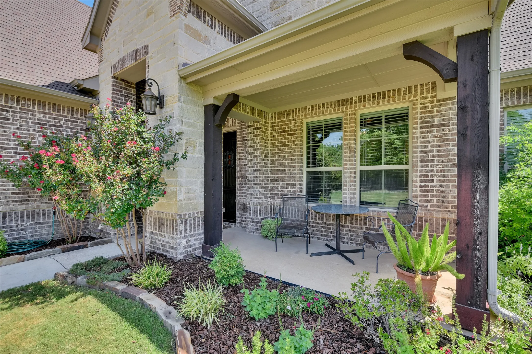 Single Family Residence For Sale in Tarrant County , 108 Falcon Crest Drive, Kennedale, Texas 76060, 4 Bedroom, 3 Bathroom, 3 Garage spaces, 2,727 Sqft, built in 2017, mls#21361509, Real Estate Agent in Kennedale, Homes For Sale in Tarrant county, Homes For Sale in Kennedale, Realtor in Kennedale Texas, Real Estate Brokerage Independent Realty Texas, Luminita Cordes Realtor