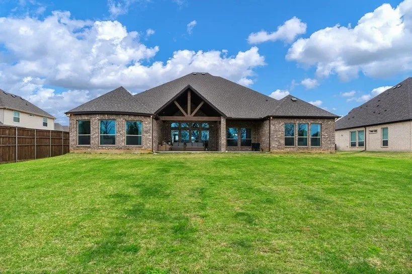 Single Family Residence For Rent in Denton County , 612 Ambergate Drive, Shady Shores, Texas 76208, 4 Bedroom, 3 Bathroom, 3 Garage spaces, 3,713 Sqft, built in 2022, mls#21362550, Real Estate Agent in Shady Shores, Homes For Rent in Denton county, Homes For Rent in Shady Shores, Realtor in Shady Shores Texas, Real Estate Brokerage Independent Realty Texas, Luminita Cordes Realtor
