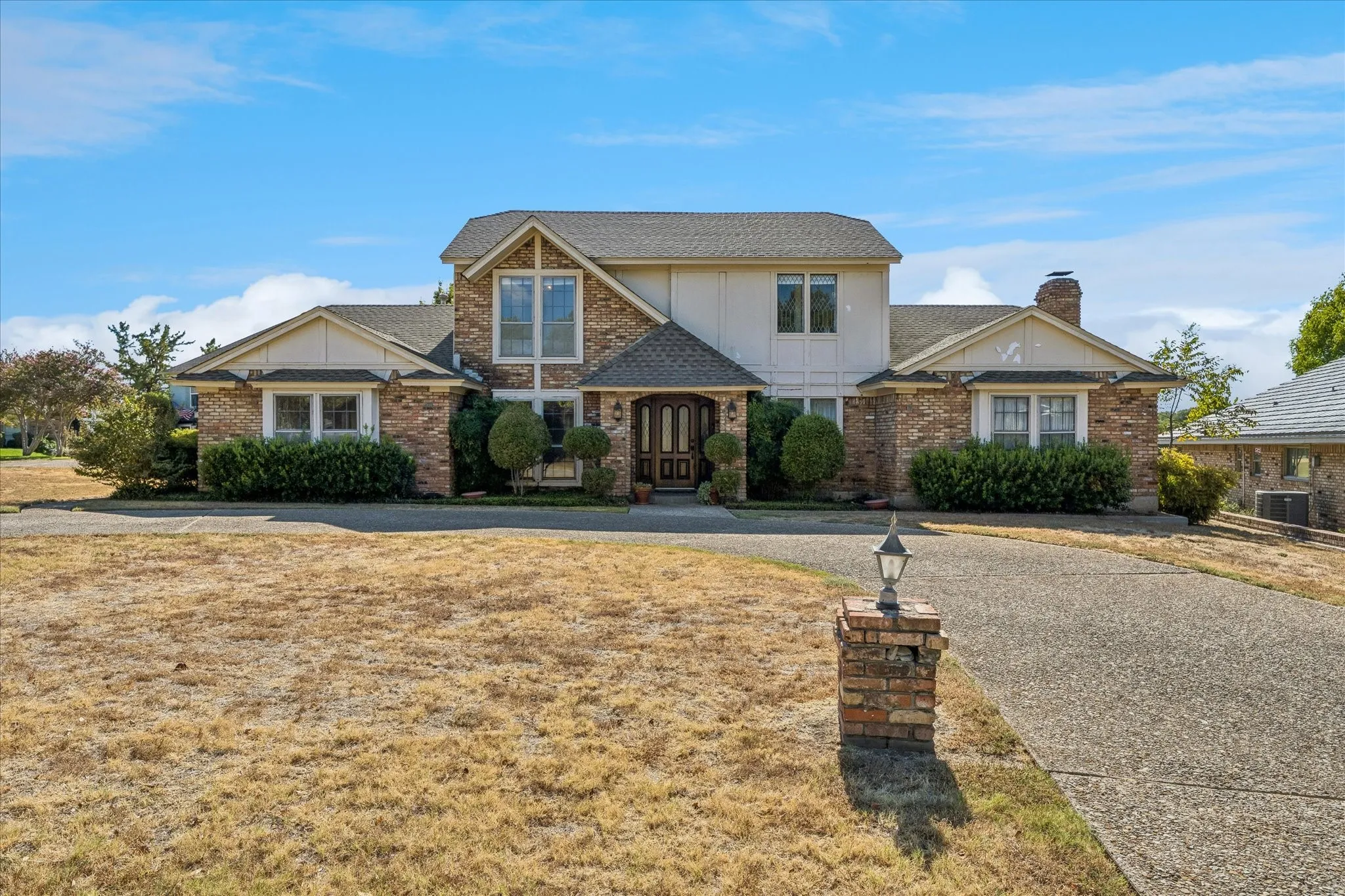 Single Family Residence For Sale in Tarrant County , 3901 Diamond Loch W, North Richland Hills, Texas 76180, 3 Bedroom, 2 Bathroom, 2 Garage spaces, 2,645 Sqft, built in 1978, mls#21362485, Real Estate Agent in North Richland Hills, Homes For Sale in Tarrant county, Homes For Sale in North Richland Hills, Realtor in North Richland Hills Texas, Real Estate Brokerage Independent Realty Texas, Luminita Cordes Realtor