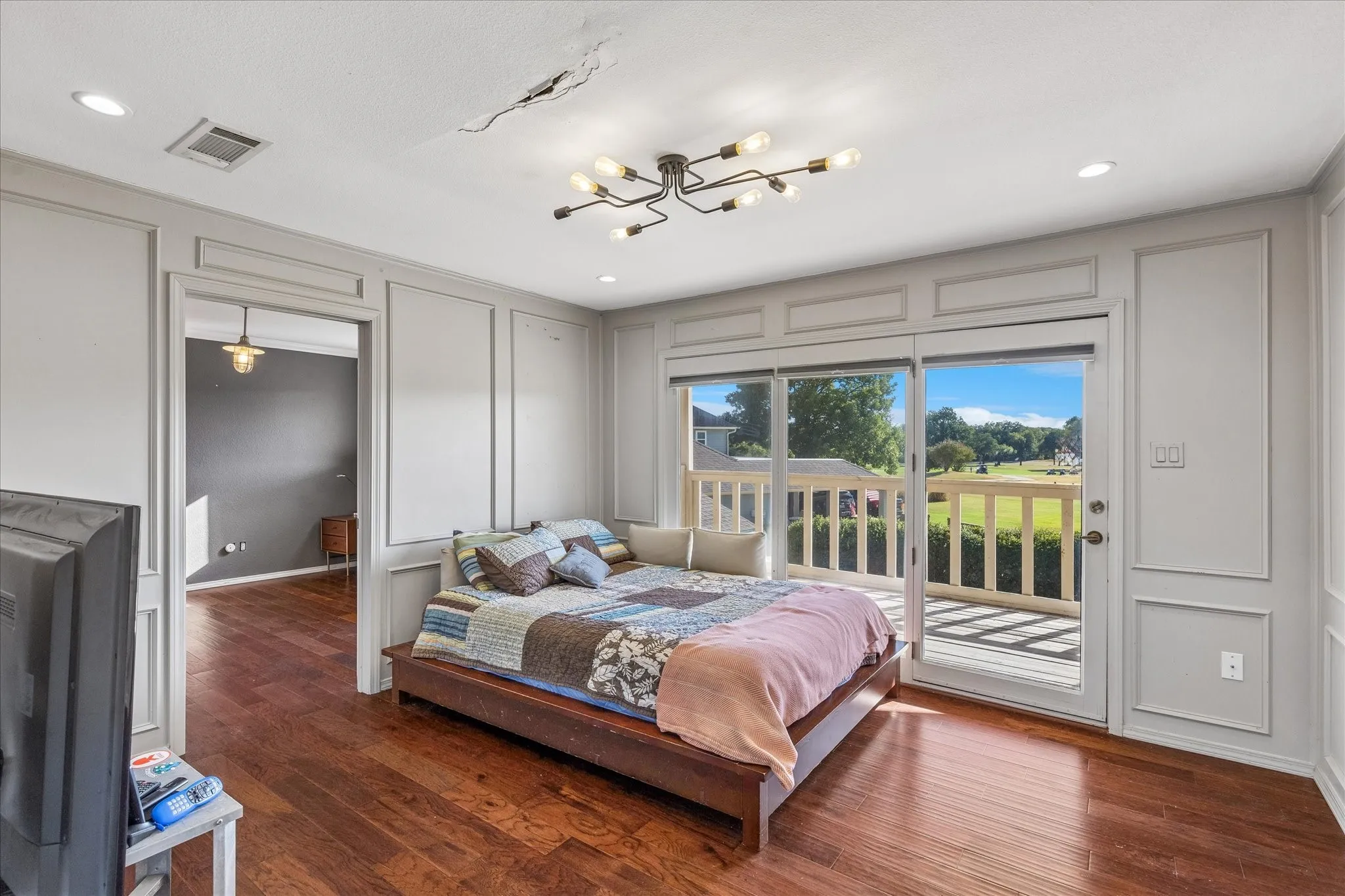 Second floor. This house has a pass through room or a jack n jill room. This room has no closet but there is a closet outside this room if needed. Could be office overlooking the balcony and golf course. Open to pass through room.