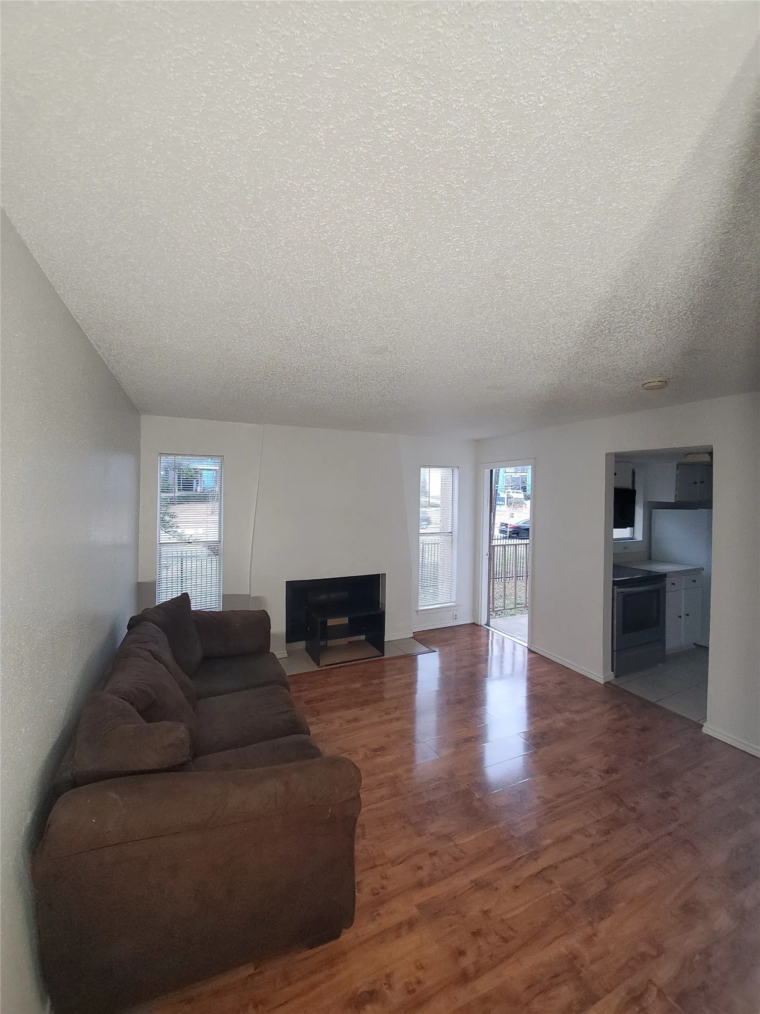 Condominium For Rent in Dallas County , 6050 Melody Lane 215, Dallas, Texas 75231, 1 Bedroom, 1 Bathroom, Garage spaces, 445 Sqft, built in 1979, Price $950, mls#21362537, Real Estate Agent in Dallas, Homes For Rent in Dallas county, Homes For Rent in Dallas, Realtor in Dallas Texas, Real Estate Brokerage Independent Realty Texas, Luminita Cordes Realtor