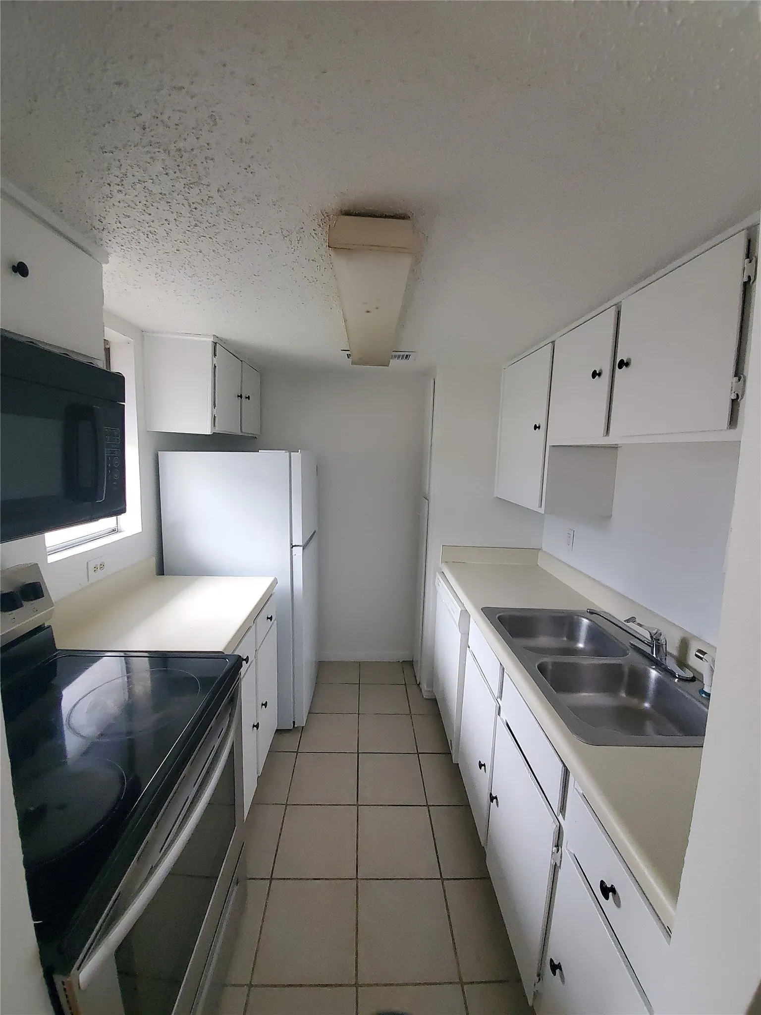 Condominium For Rent in Dallas County , 6050 Melody Lane 215, Dallas, Texas 75231, 1 Bedroom, 1 Bathroom, Garage spaces, 445 Sqft, built in 1979, Price $950, mls#21362537, Real Estate Agent in Dallas, Homes For Rent in Dallas county, Homes For Rent in Dallas, Realtor in Dallas Texas, Real Estate Brokerage Independent Realty Texas, Luminita Cordes Realtor
