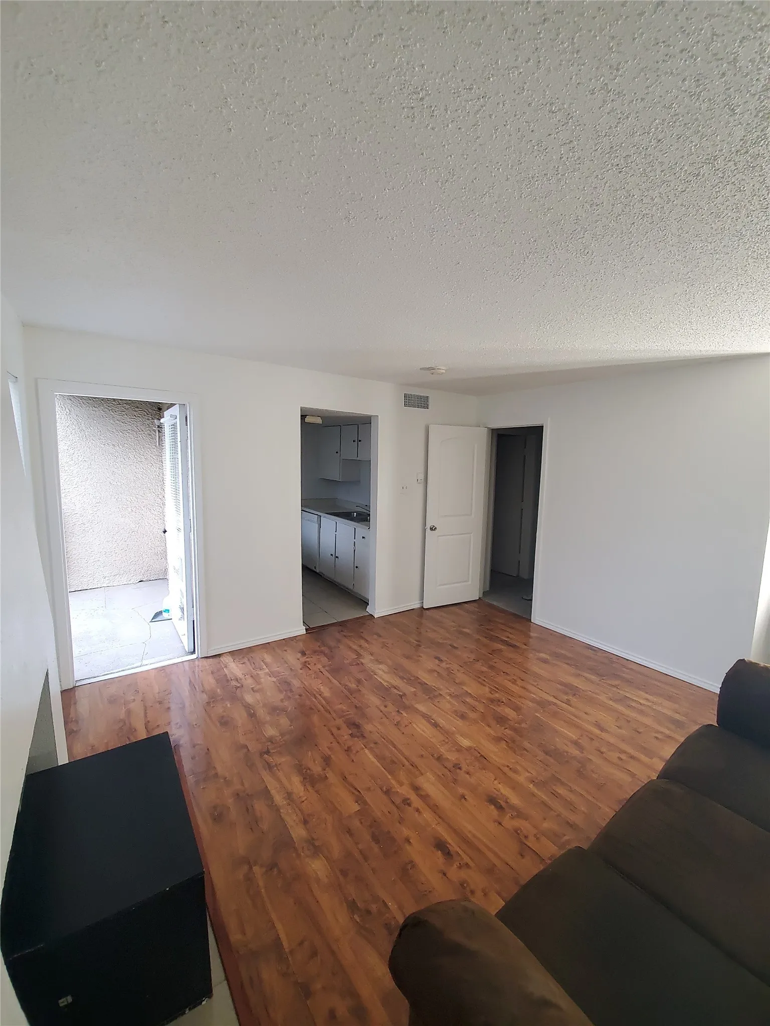 Condominium For Rent in Dallas County , 6050 Melody Lane 215, Dallas, Texas 75231, 1 Bedroom, 1 Bathroom, Garage spaces, 445 Sqft, built in 1979, Price $950, mls#21362537, Real Estate Agent in Dallas, Homes For Rent in Dallas county, Homes For Rent in Dallas, Realtor in Dallas Texas, Real Estate Brokerage Independent Realty Texas, Luminita Cordes Realtor