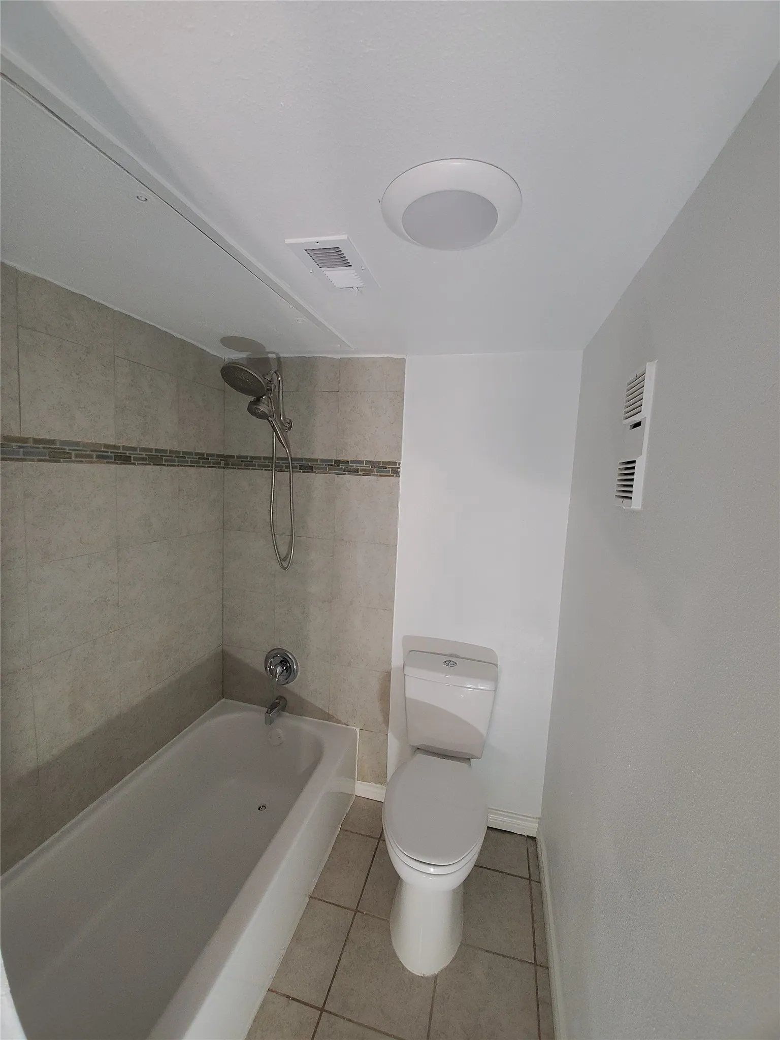 Condominium For Rent in Dallas County , 6050 Melody Lane 215, Dallas, Texas 75231, 1 Bedroom, 1 Bathroom, Garage spaces, 445 Sqft, built in 1979, Price $950, mls#21362537, Real Estate Agent in Dallas, Homes For Rent in Dallas county, Homes For Rent in Dallas, Realtor in Dallas Texas, Real Estate Brokerage Independent Realty Texas, Luminita Cordes Realtor