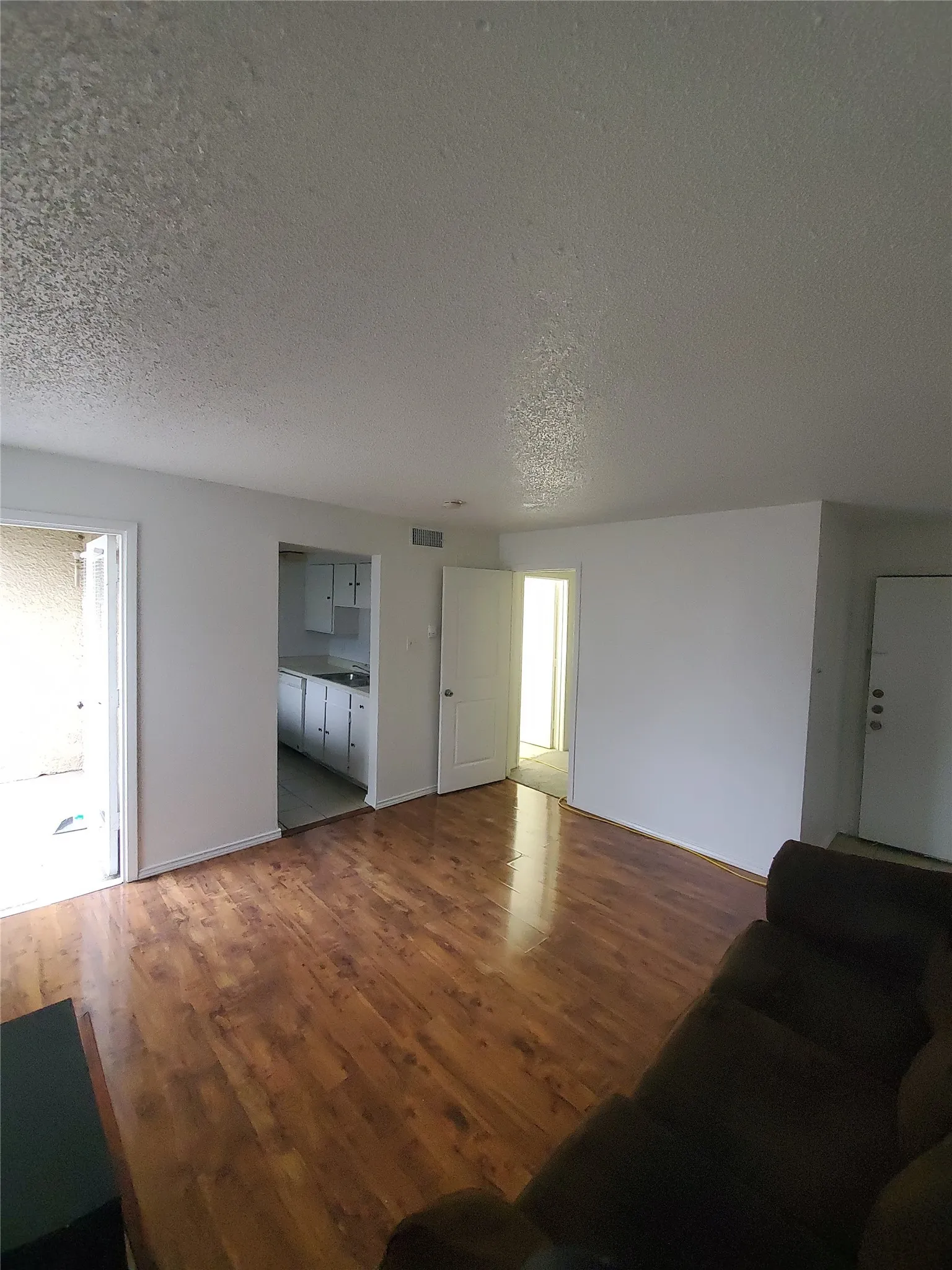 Condominium For Rent in Dallas County , 6050 Melody Lane 215, Dallas, Texas 75231, 1 Bedroom, 1 Bathroom, Garage spaces, 445 Sqft, built in 1979, Price $950, mls#21362537, Real Estate Agent in Dallas, Homes For Rent in Dallas county, Homes For Rent in Dallas, Realtor in Dallas Texas, Real Estate Brokerage Independent Realty Texas, Luminita Cordes Realtor