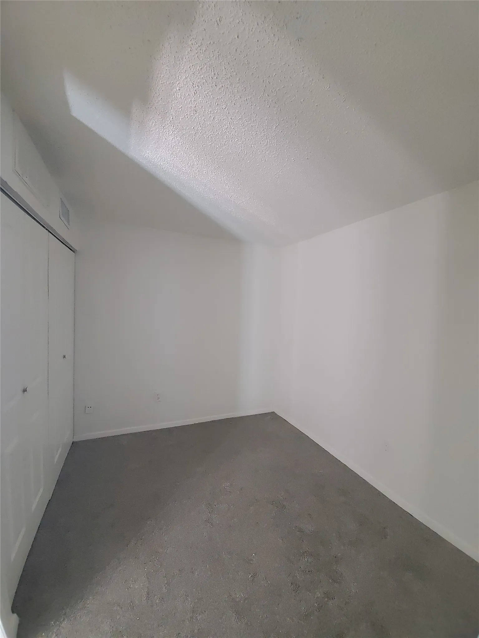 Condominium For Rent in Dallas County , 6050 Melody Lane 215, Dallas, Texas 75231, 1 Bedroom, 1 Bathroom, Garage spaces, 445 Sqft, built in 1979, Price $950, mls#21362537, Real Estate Agent in Dallas, Homes For Rent in Dallas county, Homes For Rent in Dallas, Realtor in Dallas Texas, Real Estate Brokerage Independent Realty Texas, Luminita Cordes Realtor