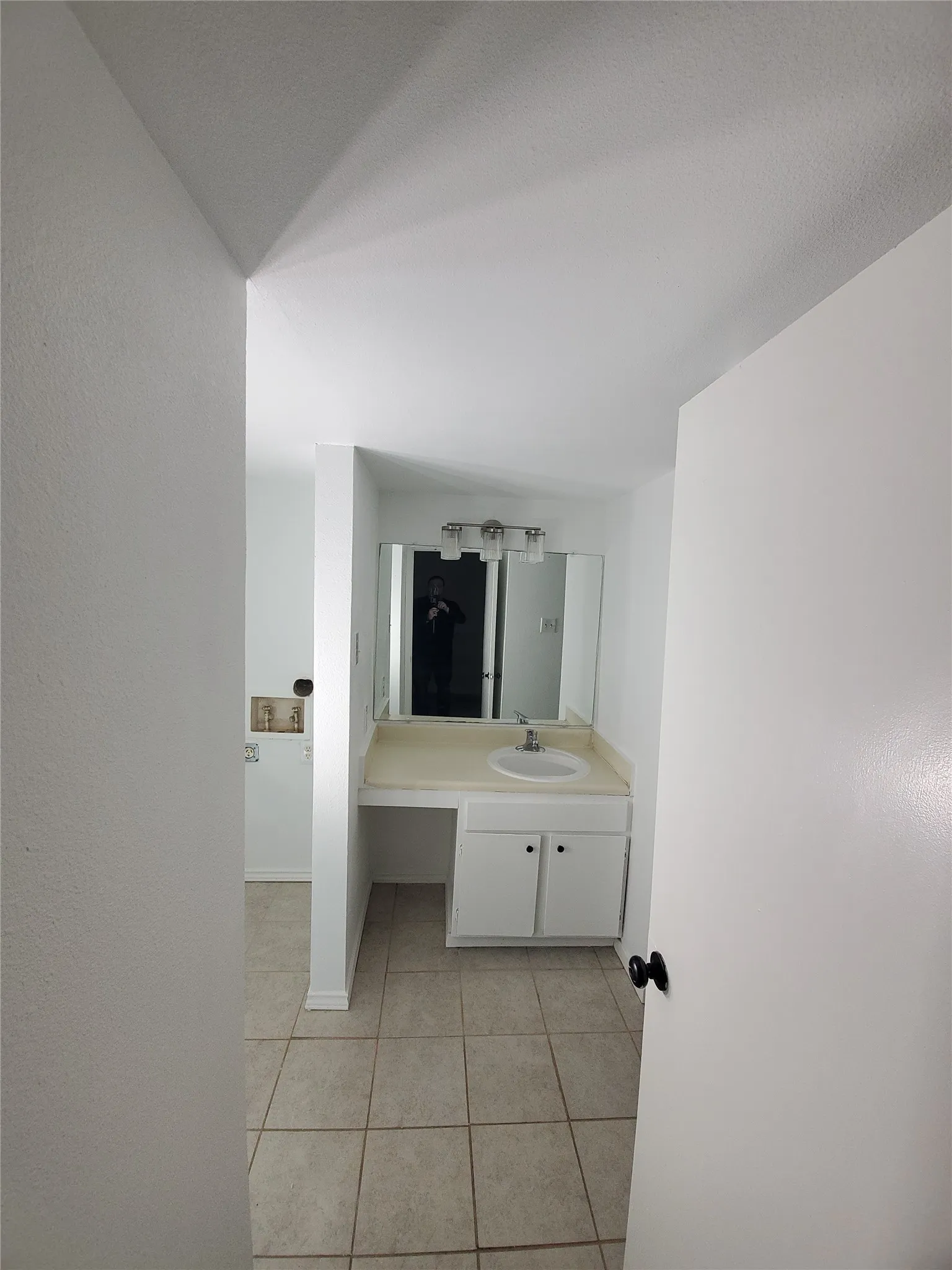 Condominium For Rent in Dallas County , 6050 Melody Lane 215, Dallas, Texas 75231, 1 Bedroom, 1 Bathroom, Garage spaces, 445 Sqft, built in 1979, Price $950, mls#21362537, Real Estate Agent in Dallas, Homes For Rent in Dallas county, Homes For Rent in Dallas, Realtor in Dallas Texas, Real Estate Brokerage Independent Realty Texas, Luminita Cordes Realtor
