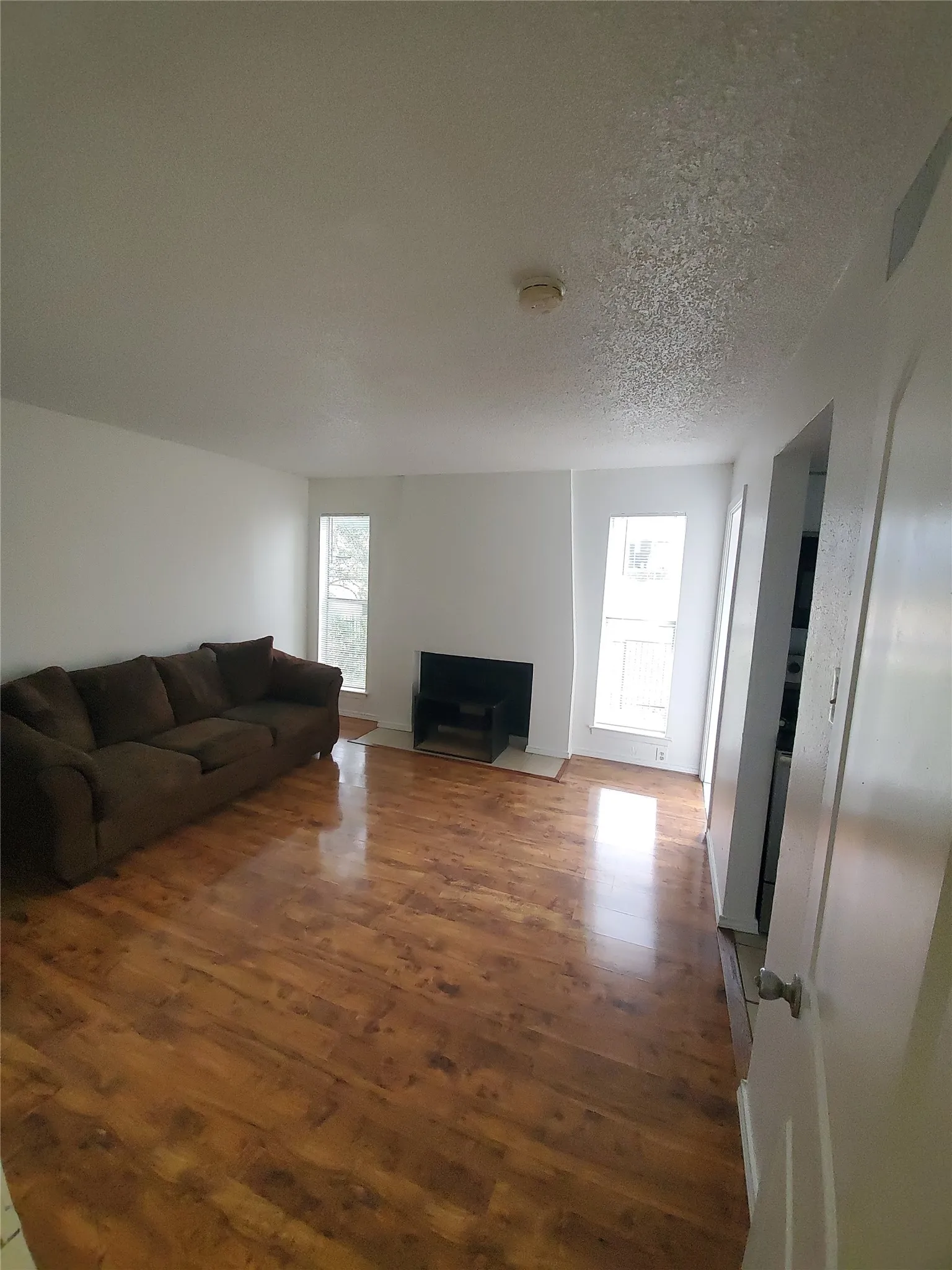 Condominium For Rent in Dallas County , 6050 Melody Lane 215, Dallas, Texas 75231, 1 Bedroom, 1 Bathroom, Garage spaces, 445 Sqft, built in 1979, Price $950, mls#21362537, Real Estate Agent in Dallas, Homes For Rent in Dallas county, Homes For Rent in Dallas, Realtor in Dallas Texas, Real Estate Brokerage Independent Realty Texas, Luminita Cordes Realtor