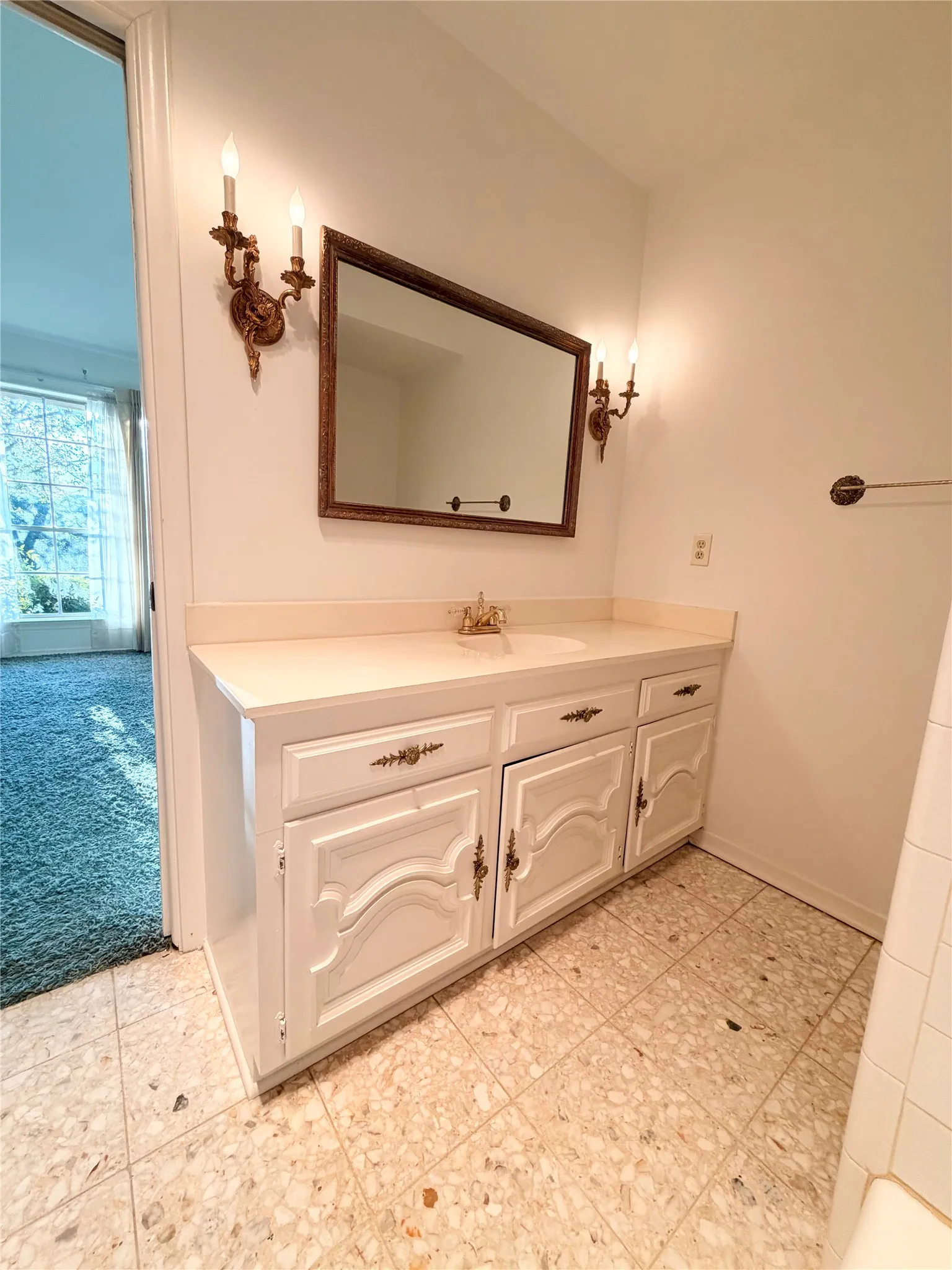 Single Family Residence For Sale in Denton County , 2901 Montecito Drive, Denton, Texas 76205, 4 Bedroom, 4 Bathroom, 3 Garage spaces, 3,218 Sqft, built in 1969, mls#21362515, Real Estate Agent in Denton, Homes For Sale in Denton county, Homes For Sale in Denton, Realtor in Denton Texas, Real Estate Brokerage Independent Realty Texas, Luminita Cordes Realtor