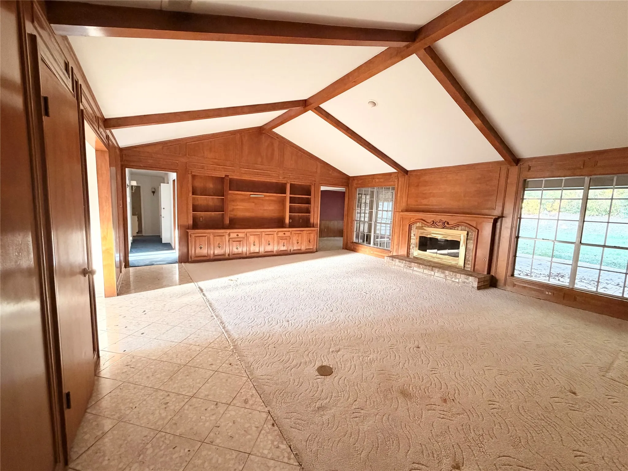 Single Family Residence For Sale in Denton County , 2901 Montecito Drive, Denton, Texas 76205, 4 Bedroom, 4 Bathroom, 3 Garage spaces, 3,218 Sqft, built in 1969, mls#21362515, Real Estate Agent in Denton, Homes For Sale in Denton county, Homes For Sale in Denton, Realtor in Denton Texas, Real Estate Brokerage Independent Realty Texas, Luminita Cordes Realtor