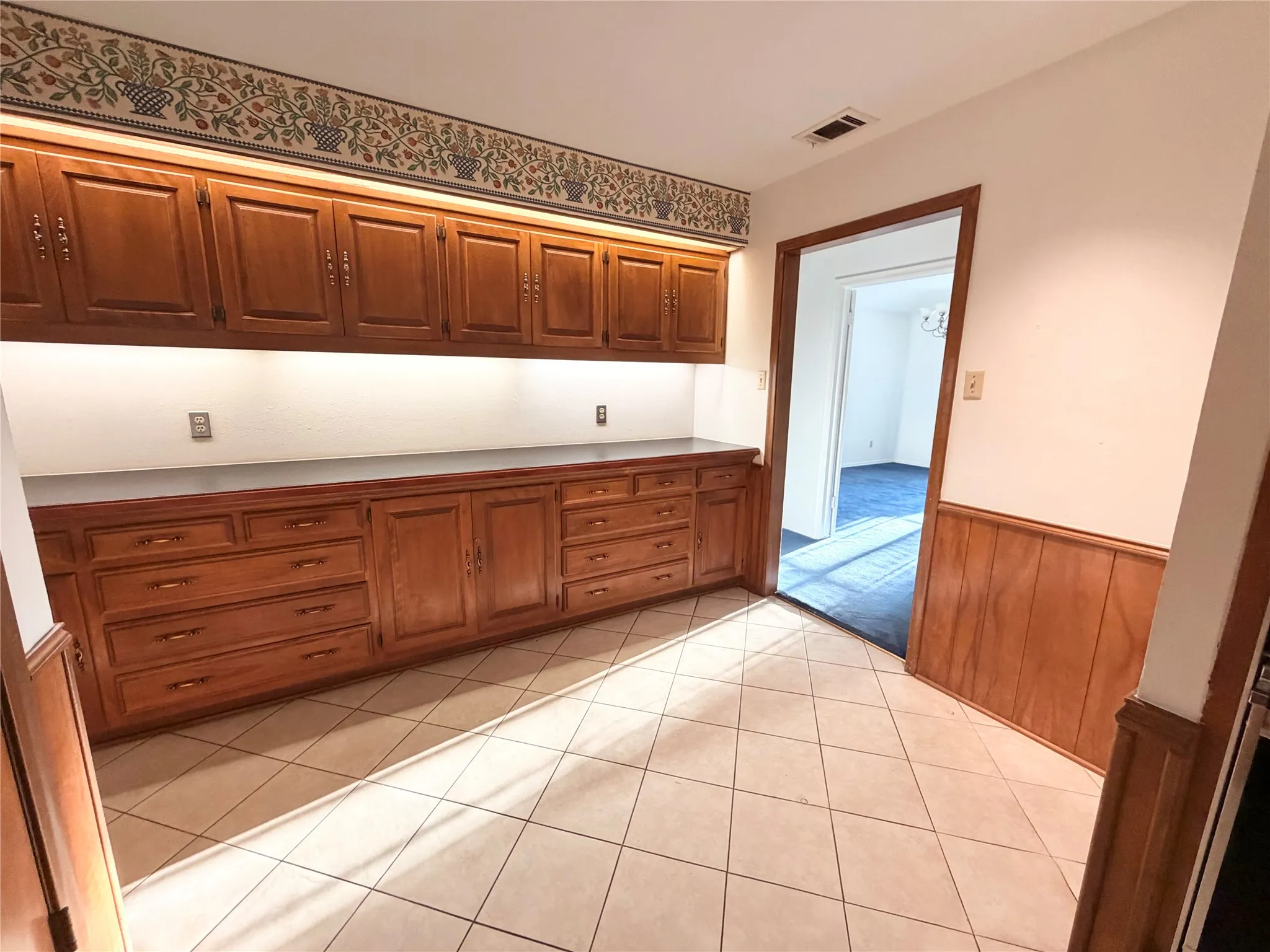 Single Family Residence For Sale in Denton County , 2901 Montecito Drive, Denton, Texas 76205, 4 Bedroom, 4 Bathroom, 3 Garage spaces, 3,218 Sqft, built in 1969, mls#21362515, Real Estate Agent in Denton, Homes For Sale in Denton county, Homes For Sale in Denton, Realtor in Denton Texas, Real Estate Brokerage Independent Realty Texas, Luminita Cordes Realtor