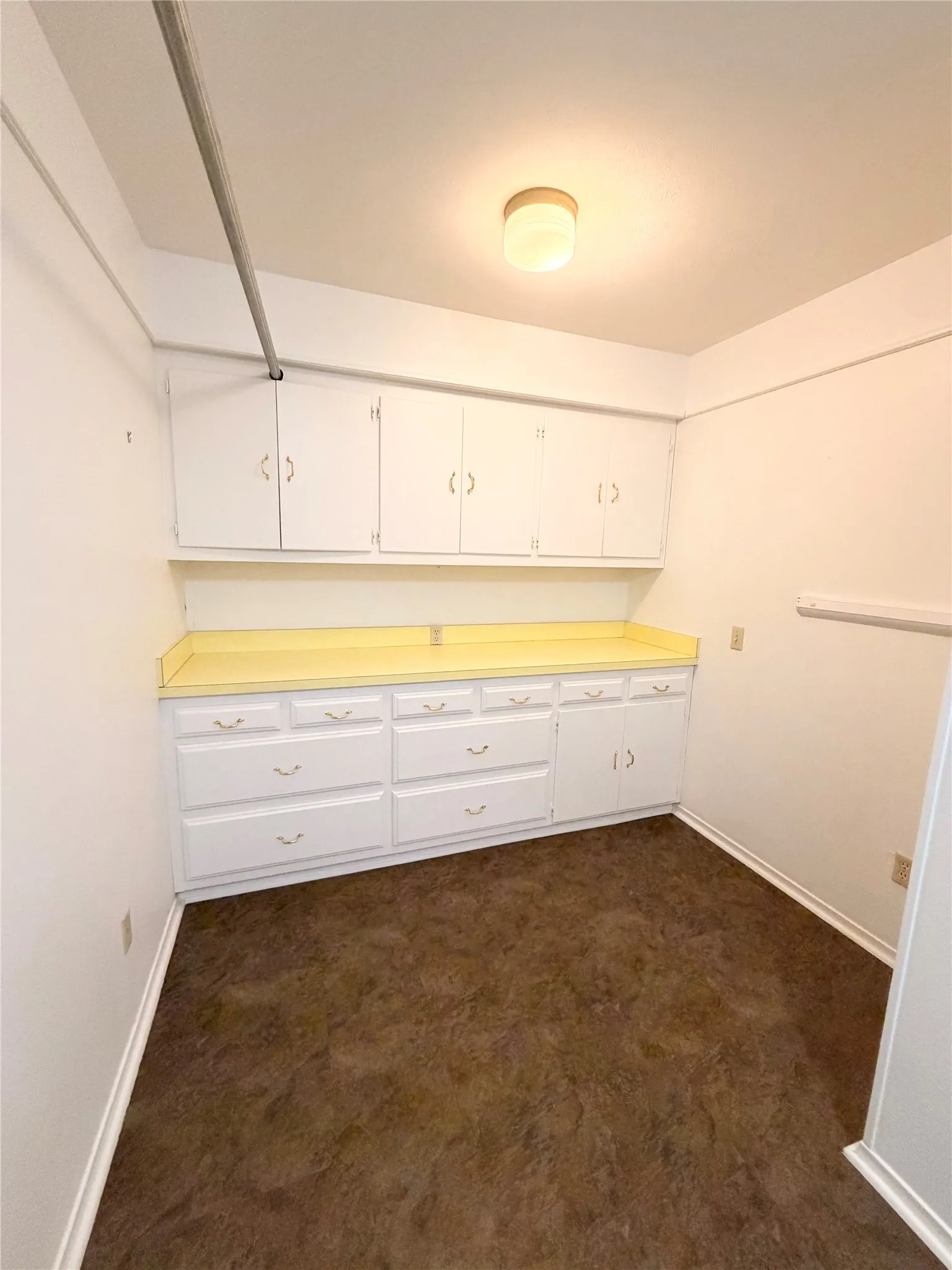 Single Family Residence For Sale in Denton County , 2901 Montecito Drive, Denton, Texas 76205, 4 Bedroom, 4 Bathroom, 3 Garage spaces, 3,218 Sqft, built in 1969, mls#21362515, Real Estate Agent in Denton, Homes For Sale in Denton county, Homes For Sale in Denton, Realtor in Denton Texas, Real Estate Brokerage Independent Realty Texas, Luminita Cordes Realtor