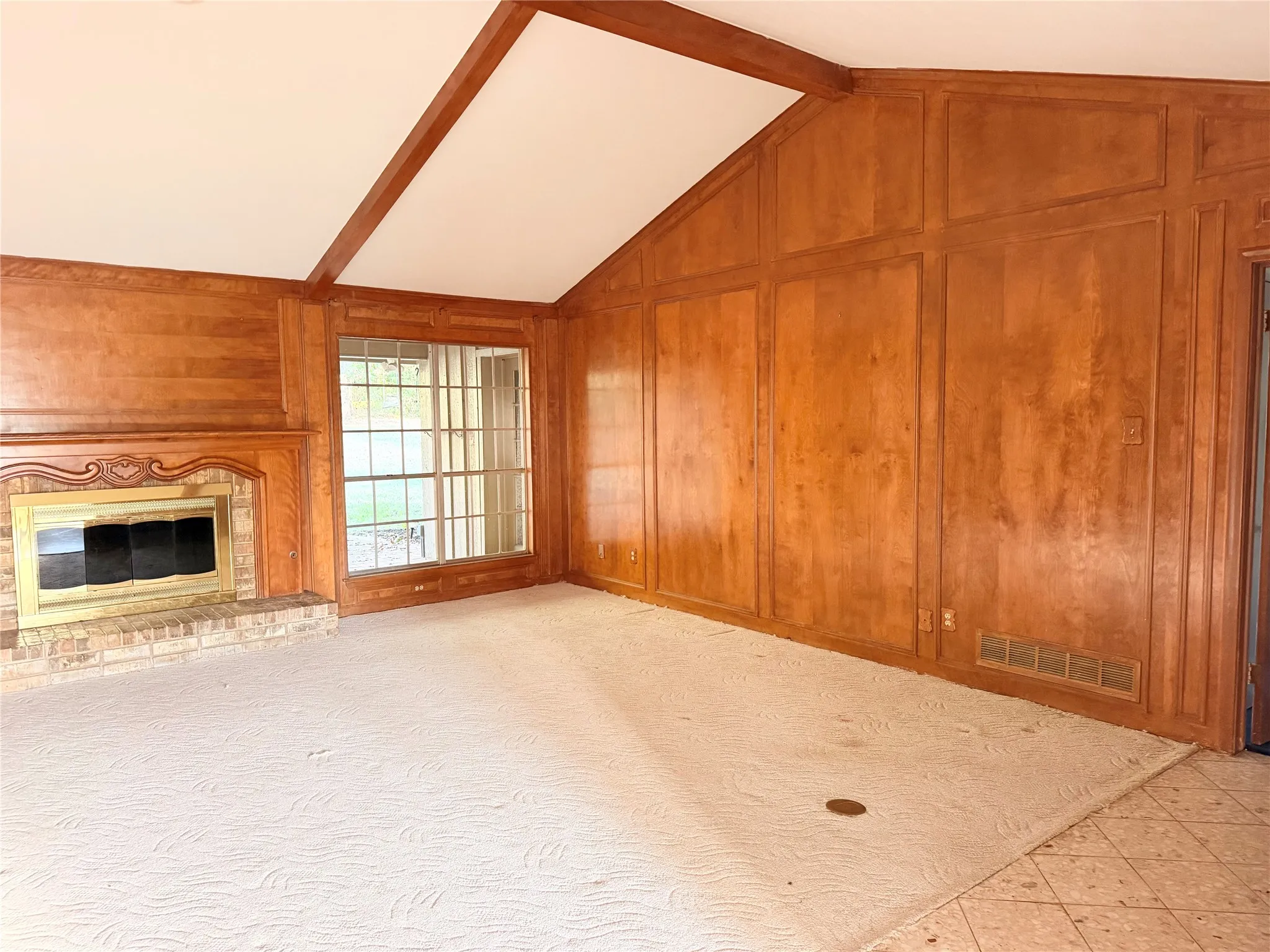 Single Family Residence For Sale in Denton County , 2901 Montecito Drive, Denton, Texas 76205, 4 Bedroom, 4 Bathroom, 3 Garage spaces, 3,218 Sqft, built in 1969, mls#21362515, Real Estate Agent in Denton, Homes For Sale in Denton county, Homes For Sale in Denton, Realtor in Denton Texas, Real Estate Brokerage Independent Realty Texas, Luminita Cordes Realtor