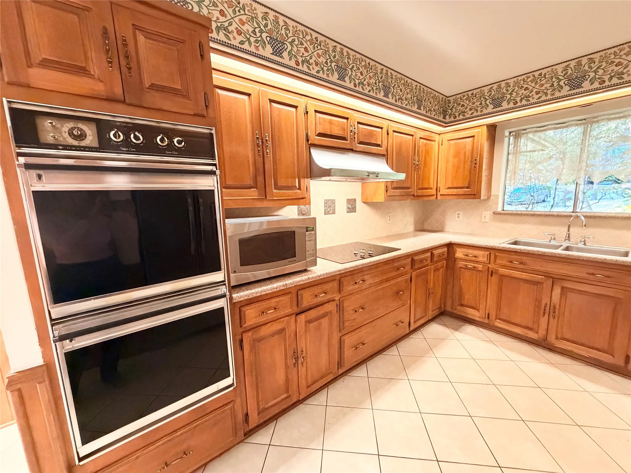 Single Family Residence For Sale in Denton County , 2901 Montecito Drive, Denton, Texas 76205, 4 Bedroom, 4 Bathroom, 3 Garage spaces, 3,218 Sqft, built in 1969, mls#21362515, Real Estate Agent in Denton, Homes For Sale in Denton county, Homes For Sale in Denton, Realtor in Denton Texas, Real Estate Brokerage Independent Realty Texas, Luminita Cordes Realtor