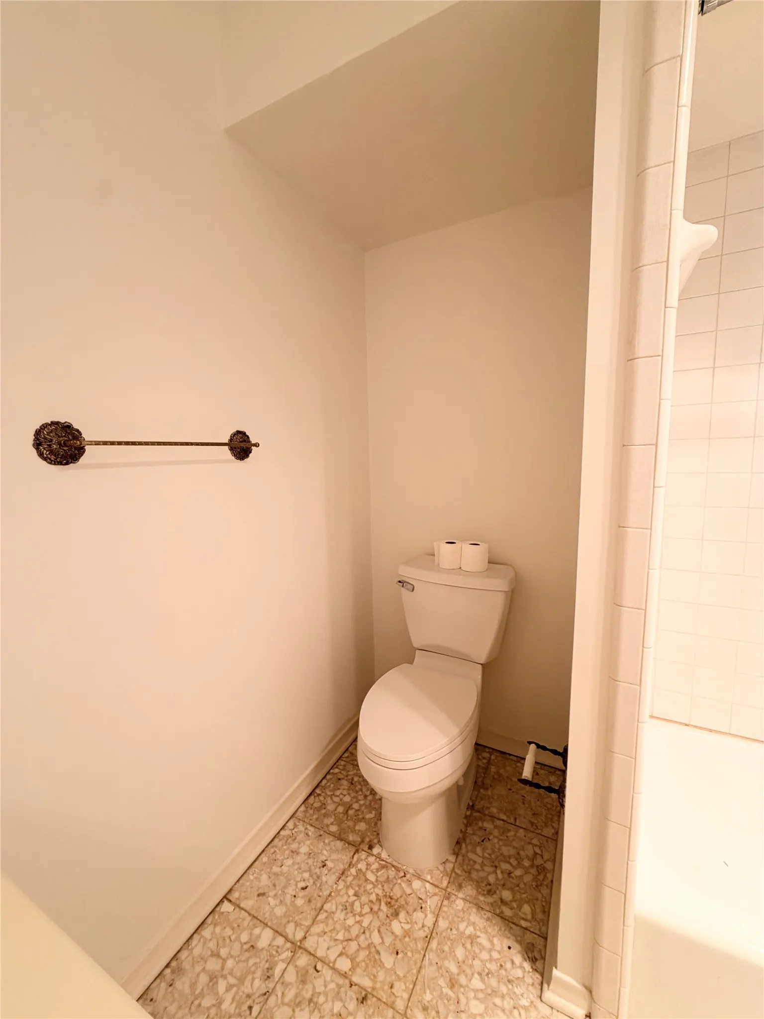 Single Family Residence For Sale in Denton County , 2901 Montecito Drive, Denton, Texas 76205, 4 Bedroom, 4 Bathroom, 3 Garage spaces, 3,218 Sqft, built in 1969, mls#21362515, Real Estate Agent in Denton, Homes For Sale in Denton county, Homes For Sale in Denton, Realtor in Denton Texas, Real Estate Brokerage Independent Realty Texas, Luminita Cordes Realtor