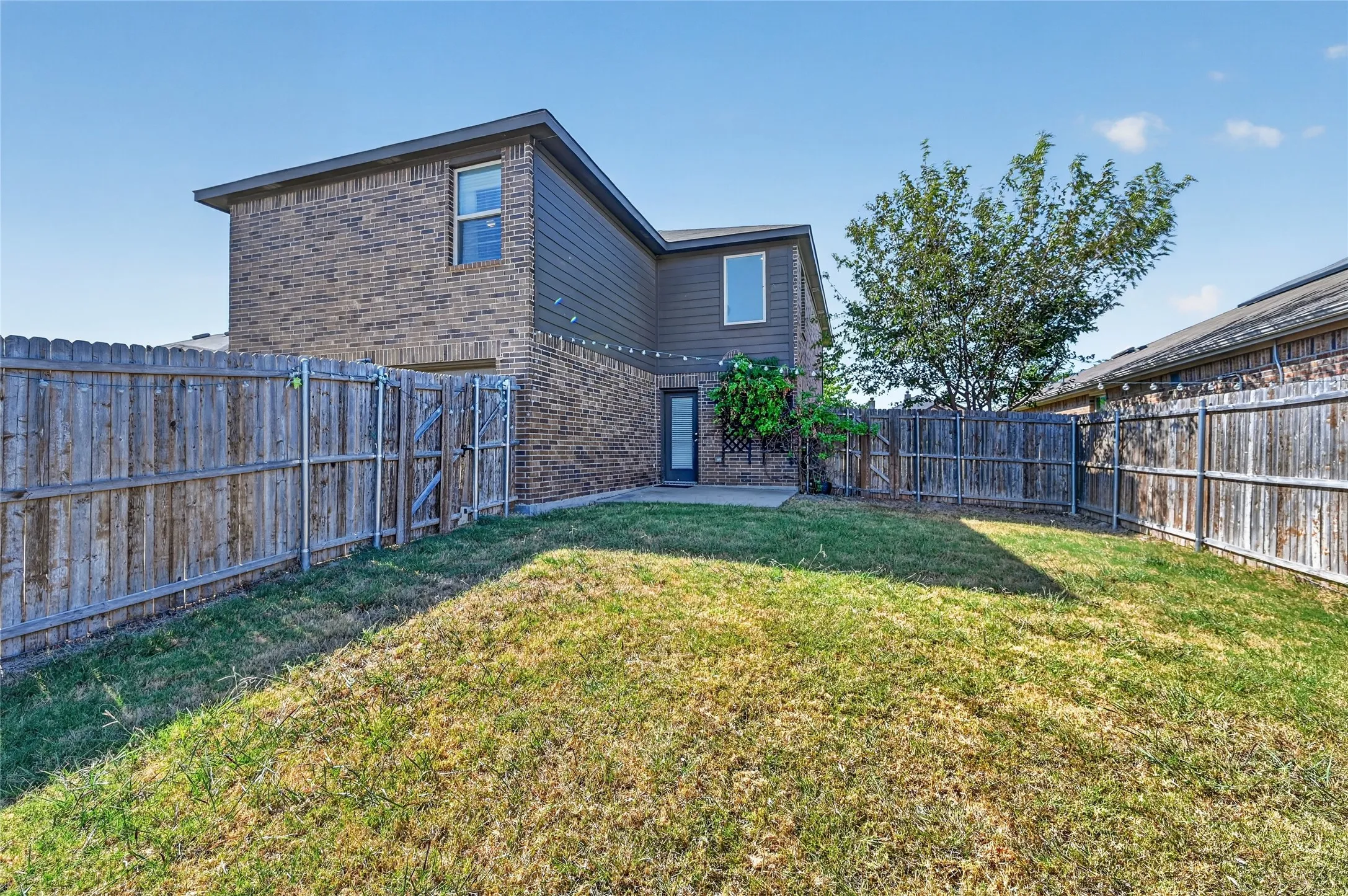 Single Family Residence For Rent in Dallas County , 1518 Illinois Avenue, Lancaster, Texas 75134, 3 Bedroom, 3 Bathroom, 2 Garage spaces, 2,014 Sqft, built in 2019, mls#21362560, Real Estate Agent in Lancaster, Homes For Rent in Dallas county, Homes For Rent in Lancaster, Realtor in Lancaster Texas, Real Estate Brokerage Independent Realty Texas, Luminita Cordes Realtor