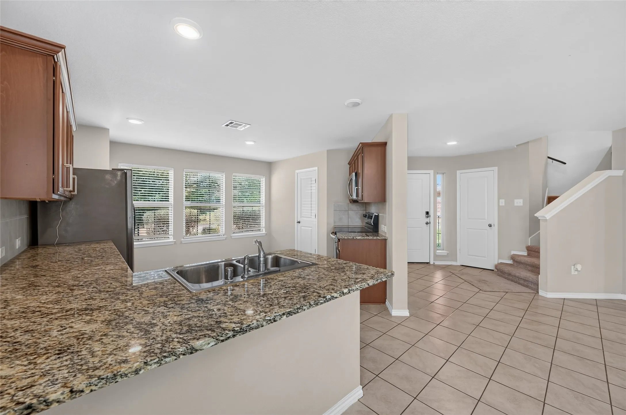 Single Family Residence For Rent in Dallas County , 1518 Illinois Avenue, Lancaster, Texas 75134, 3 Bedroom, 3 Bathroom, 2 Garage spaces, 2,014 Sqft, built in 2019, mls#21362560, Real Estate Agent in Lancaster, Homes For Rent in Dallas county, Homes For Rent in Lancaster, Realtor in Lancaster Texas, Real Estate Brokerage Independent Realty Texas, Luminita Cordes Realtor