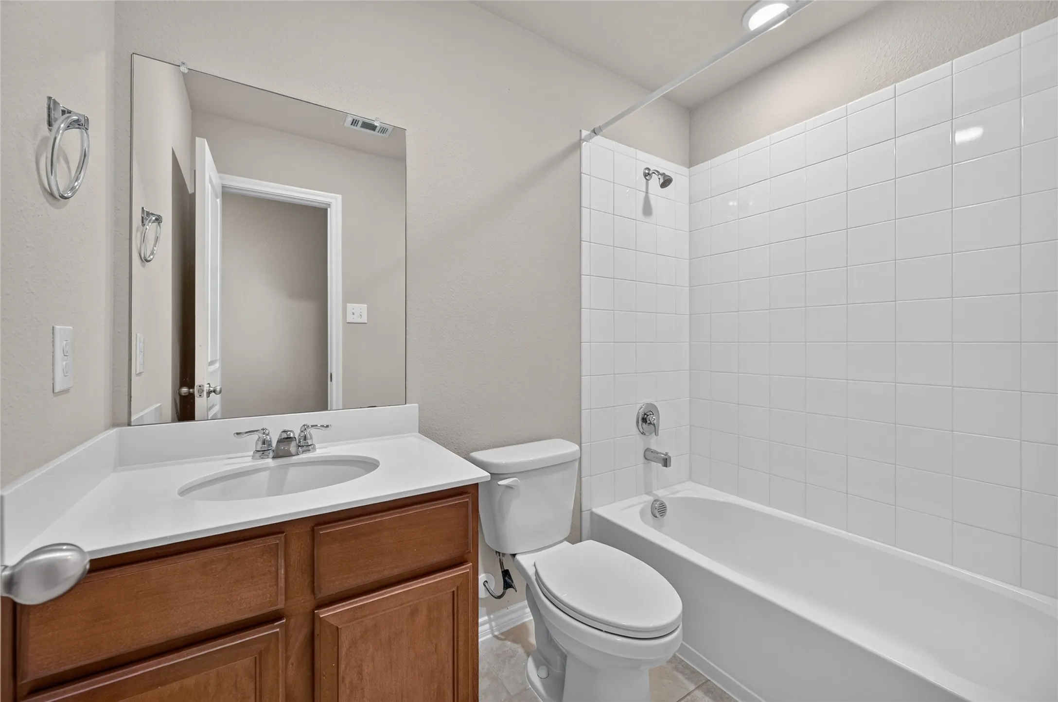 Single Family Residence For Rent in Dallas County , 1518 Illinois Avenue, Lancaster, Texas 75134, 3 Bedroom, 3 Bathroom, 2 Garage spaces, 2,014 Sqft, built in 2019, mls#21362560, Real Estate Agent in Lancaster, Homes For Rent in Dallas county, Homes For Rent in Lancaster, Realtor in Lancaster Texas, Real Estate Brokerage Independent Realty Texas, Luminita Cordes Realtor