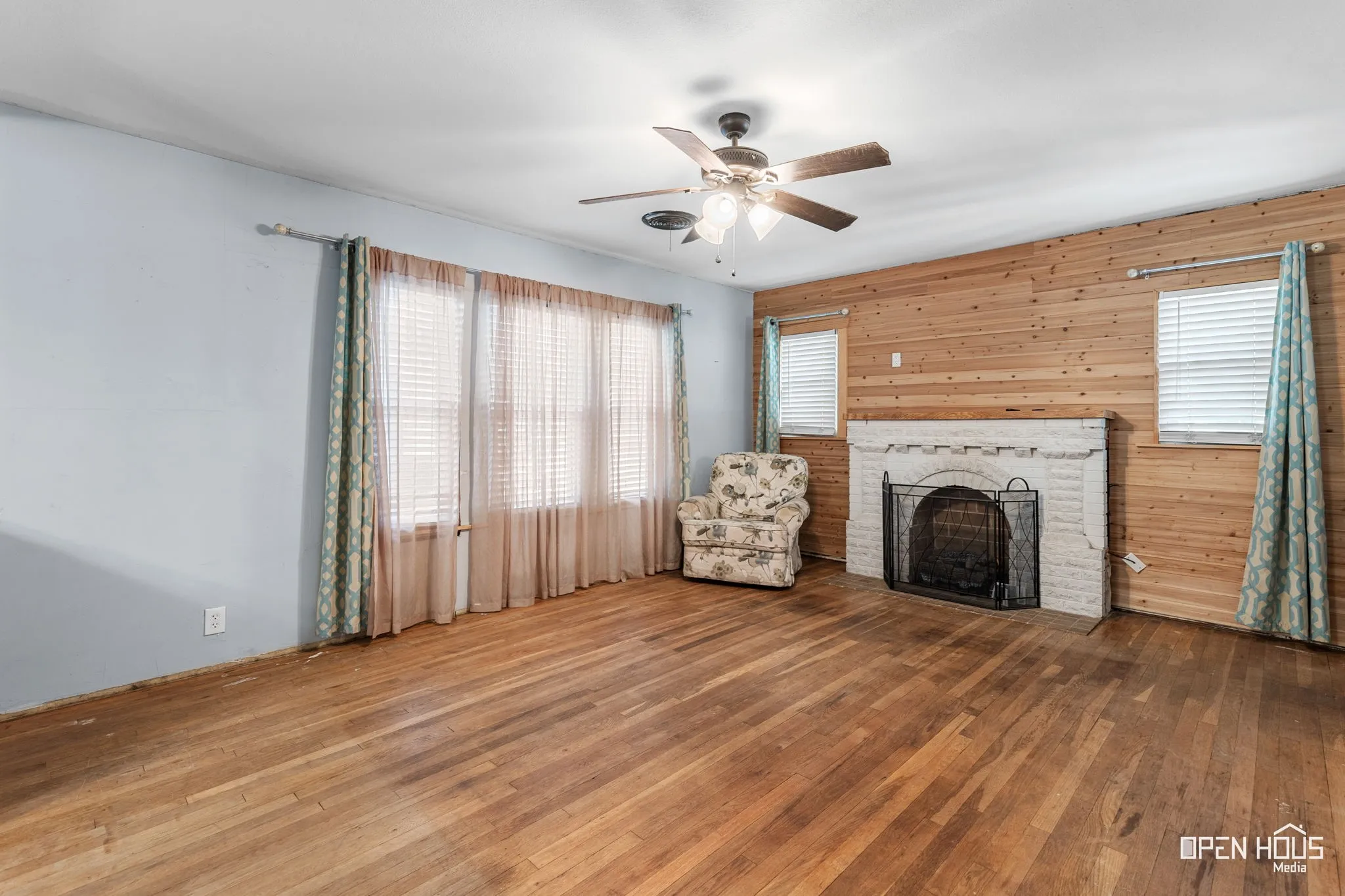 Single Family Residence For Sale in Wichita County , 206 E Summit Avenue, Electra, Texas 76360, 3 Bedroom, 2 Bathroom, Garage spaces, 1,396 Sqft, built in 1945, mls#21362561, Real Estate Agent in Electra, Homes For Sale in Wichita county, Homes For Sale in Electra, Realtor in Electra Texas, Real Estate Brokerage Independent Realty Texas, Luminita Cordes Realtor