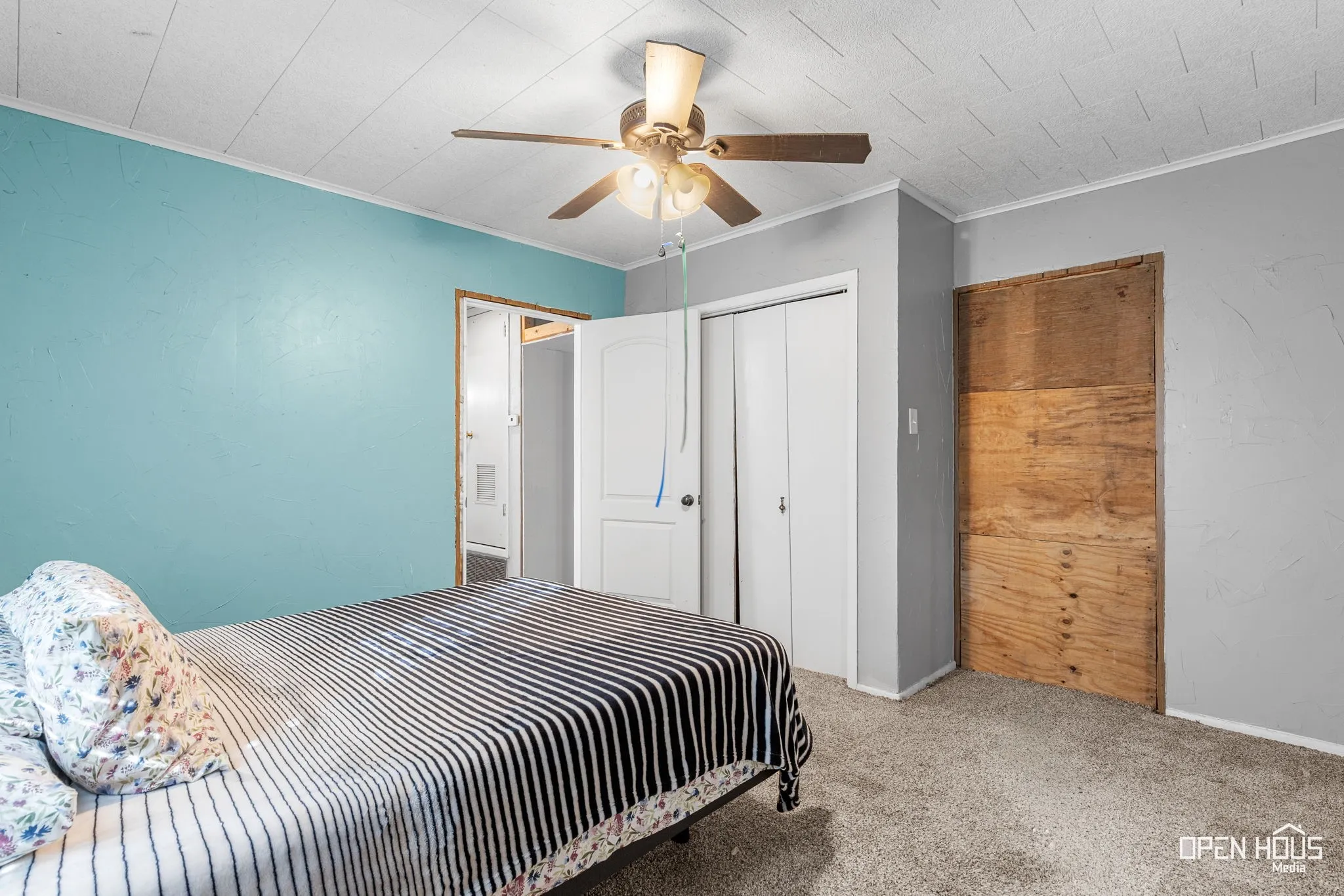 Ceiling fan, textured ceiling, carpeted flooring, bi-fold closet doors, painted walls