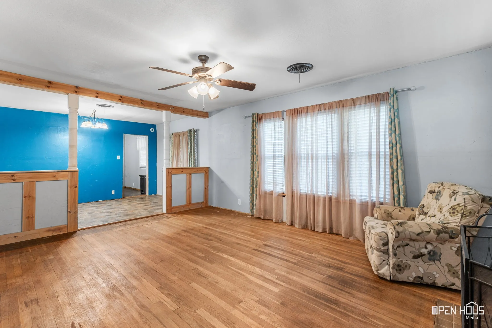 Single Family Residence For Sale in Wichita County , 206 E Summit Avenue, Electra, Texas 76360, 3 Bedroom, 2 Bathroom, Garage spaces, 1,396 Sqft, built in 1945, mls#21362561, Real Estate Agent in Electra, Homes For Sale in Wichita county, Homes For Sale in Electra, Realtor in Electra Texas, Real Estate Brokerage Independent Realty Texas, Luminita Cordes Realtor