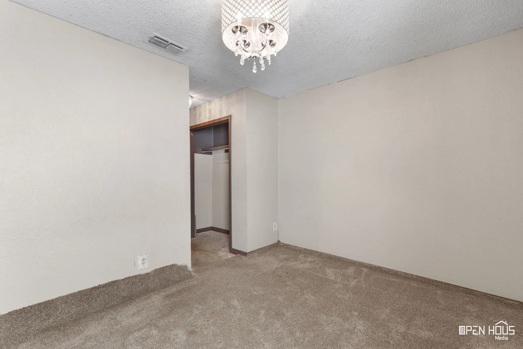 Single Family Residence For Sale in Wichita County , 206 E Summit Avenue, Electra, Texas 76360, 3 Bedroom, 2 Bathroom, Garage spaces, 1,396 Sqft, built in 1945, mls#21362561, Real Estate Agent in Electra, Homes For Sale in Wichita county, Homes For Sale in Electra, Realtor in Electra Texas, Real Estate Brokerage Independent Realty Texas, Luminita Cordes Realtor