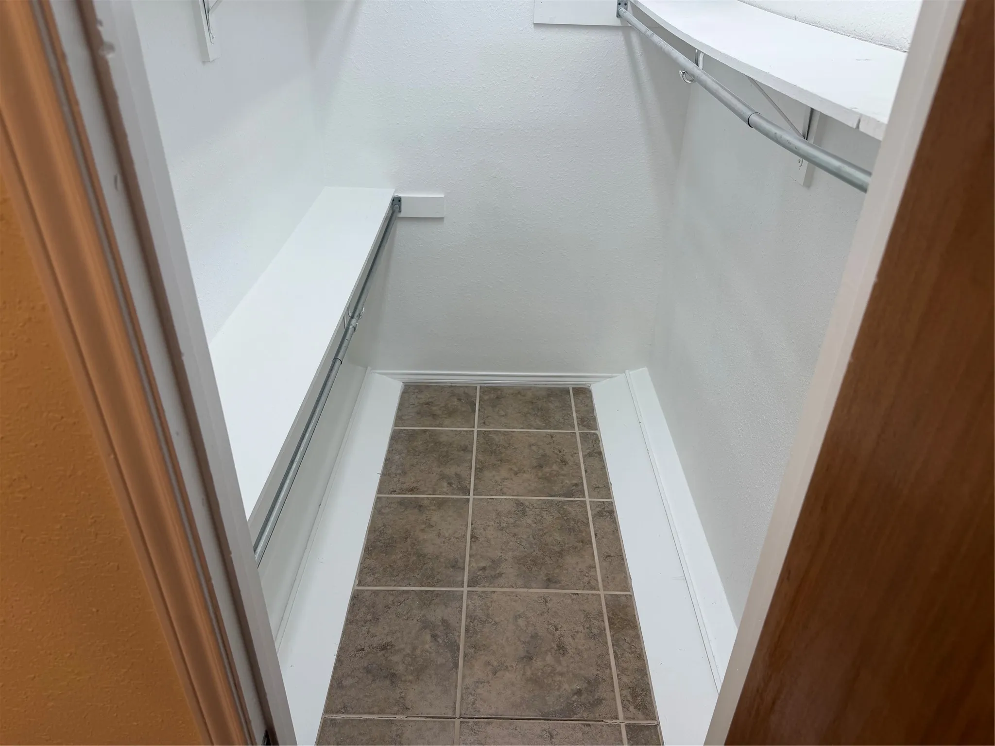 Single Family Residence For Rent in Grayson County , 1058 E Jefferson Street, Van Alstyne, Texas 75495, 3 Bedroom, 2 Bathroom, 2 Garage spaces, 1,495 Sqft, built in 1986, mls#21362553, Real Estate Agent in Van Alstyne, Homes For Rent in Grayson county, Homes For Rent in Van Alstyne, Realtor in Van Alstyne Texas, Real Estate Brokerage Independent Realty Texas, Luminita Cordes Realtor