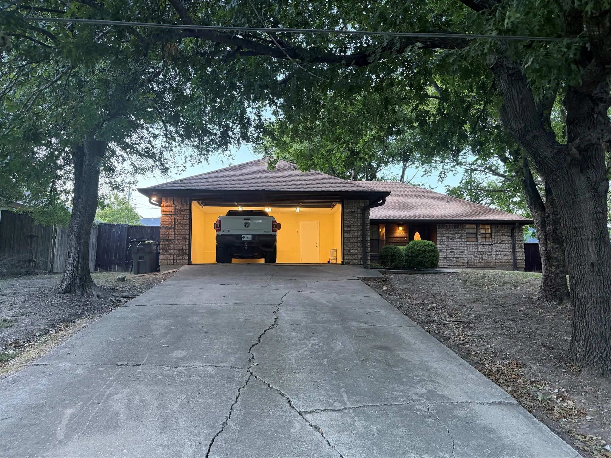 Single Family Residence For Rent in Grayson County , 1058 E Jefferson Street, Van Alstyne, Texas 75495, 3 Bedroom, 2 Bathroom, 2 Garage spaces, 1,495 Sqft, built in 1986, mls#21362553, Real Estate Agent in Van Alstyne, Homes For Rent in Grayson county, Homes For Rent in Van Alstyne, Realtor in Van Alstyne Texas, Real Estate Brokerage Independent Realty Texas, Luminita Cordes Realtor