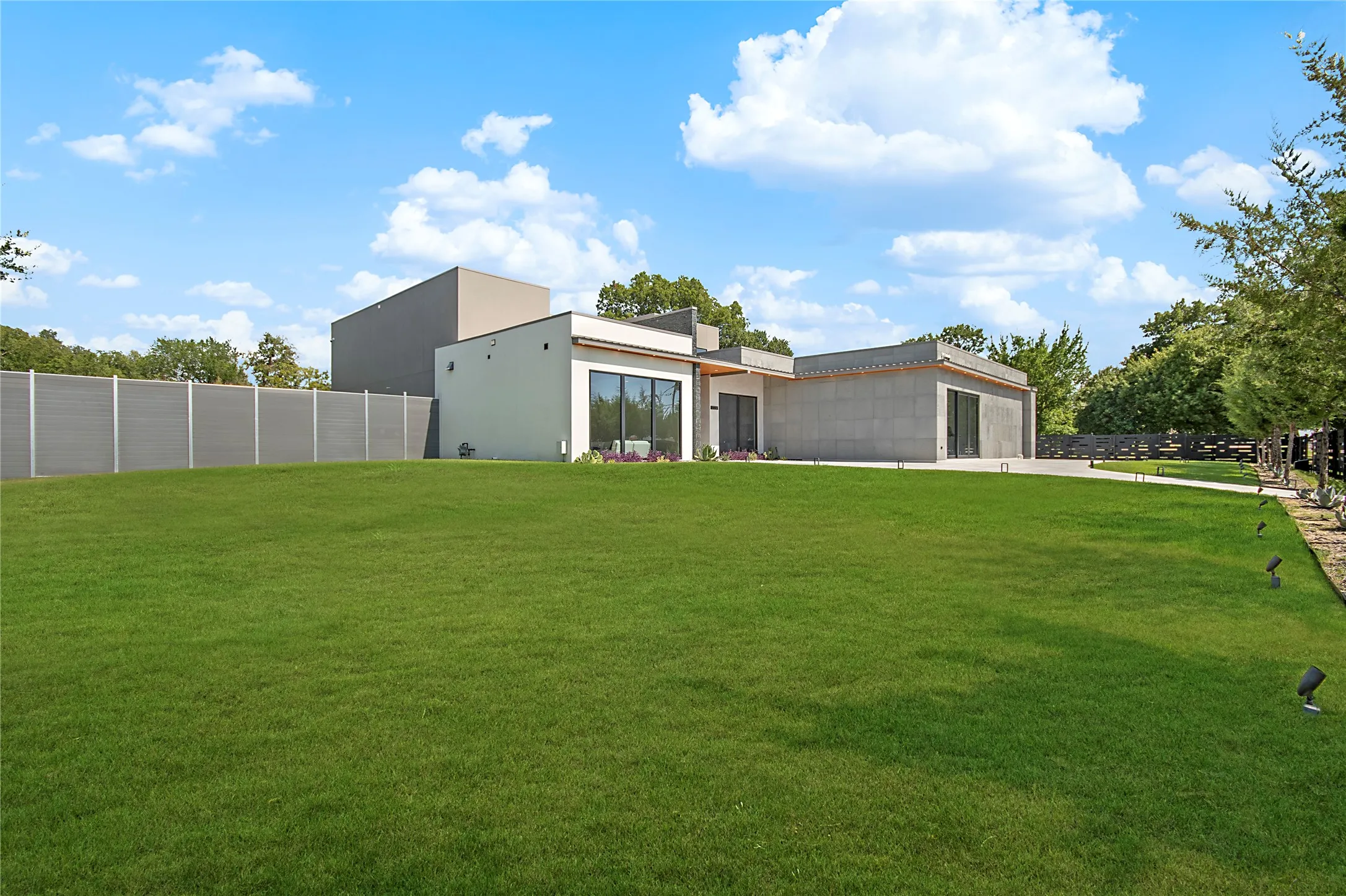 Single Family Residence For Sale in Dallas County , 10230 Marsh Lane, Dallas, Texas 75229, 5 Bedroom, 7 Bathroom, 4 Garage spaces, 8,087 Sqft, built in 2024, mls#21362340, Real Estate Agent in Dallas, Homes For Sale in Dallas county, Homes For Sale in Dallas, Realtor in Dallas Texas, Real Estate Brokerage Independent Realty Texas, Luminita Cordes Realtor
