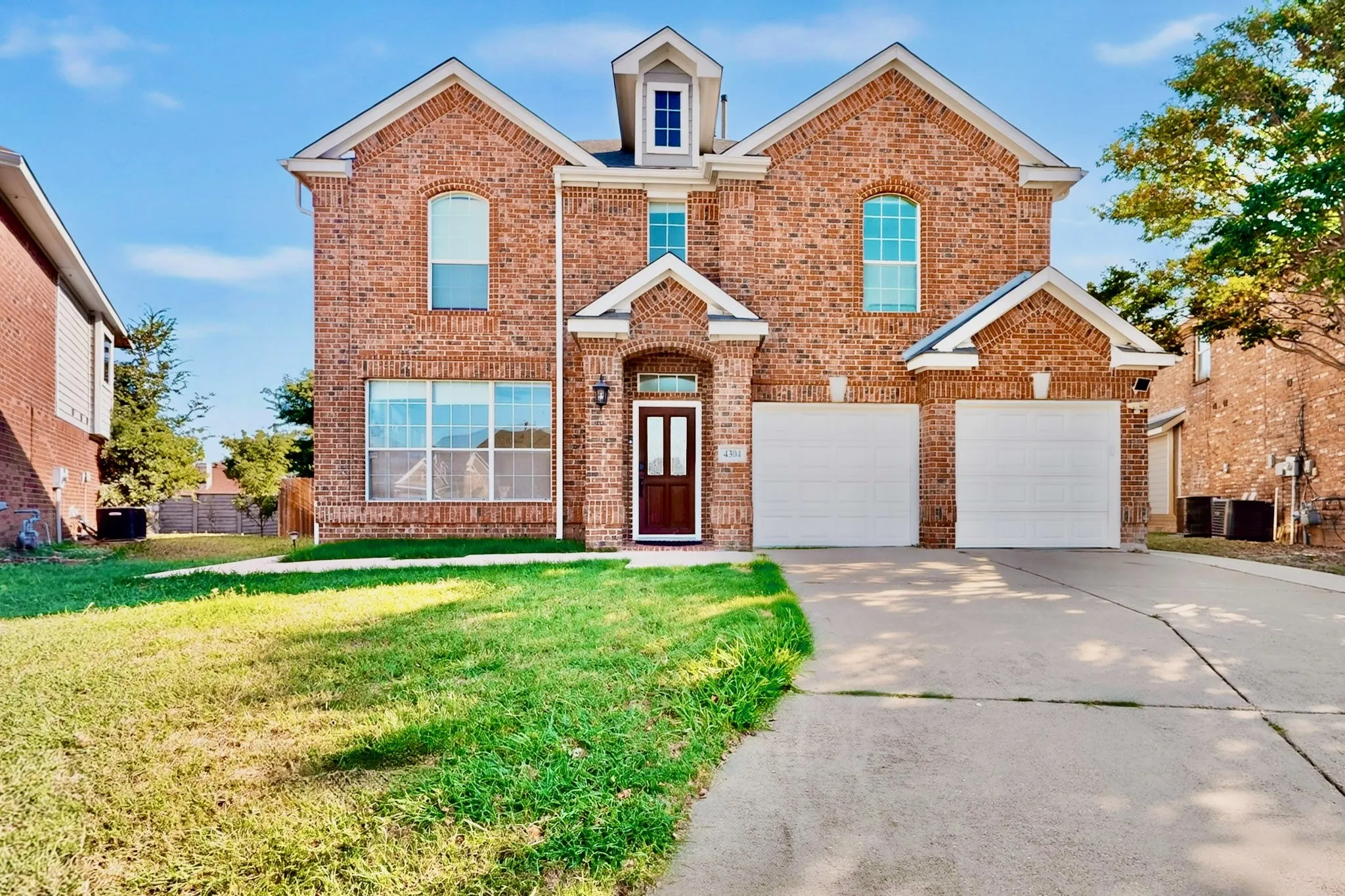 Single Family Residence For Rent in Dallas County , 4304 Harpers Ferry Drive, Grand Prairie, Texas 75052, 4 Bedroom, 3 Bathroom, 2 Garage spaces, 3,075 Sqft, built in 2006, Price $3,200, mls#21362394, Real Estate Agent in Grand Prairie, Homes For Rent in Dallas county, Homes For Rent in Grand Prairie, Realtor in Grand Prairie Texas, Real Estate Brokerage Independent Realty Texas, Luminita Cordes Realtor