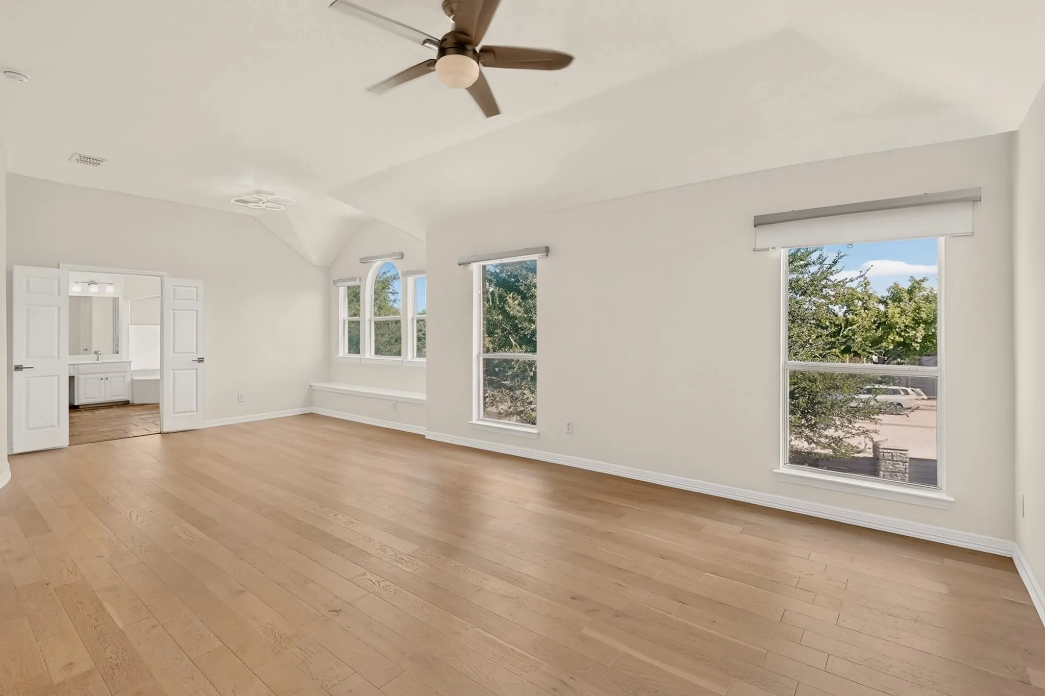 Single Family Residence For Rent in Dallas County , 4304 Harpers Ferry Drive, Grand Prairie, Texas 75052, 4 Bedroom, 3 Bathroom, 2 Garage spaces, 3,075 Sqft, built in 2006, Price $3,200, mls#21362394, Real Estate Agent in Grand Prairie, Homes For Rent in Dallas county, Homes For Rent in Grand Prairie, Realtor in Grand Prairie Texas, Real Estate Brokerage Independent Realty Texas, Luminita Cordes Realtor