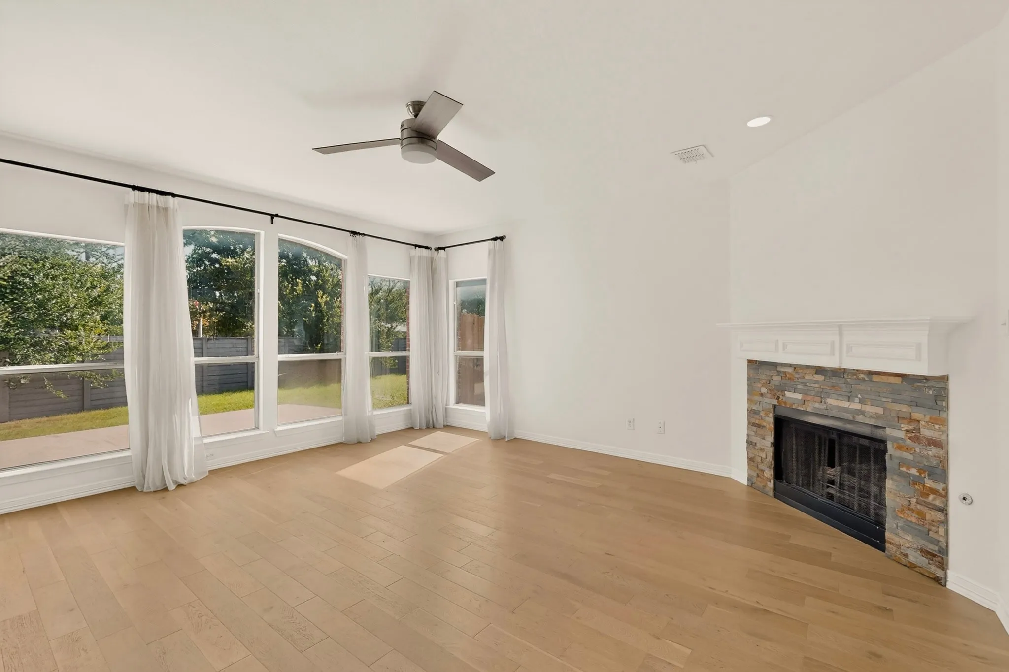 Single Family Residence For Rent in Dallas County , 4304 Harpers Ferry Drive, Grand Prairie, Texas 75052, 4 Bedroom, 3 Bathroom, 2 Garage spaces, 3,075 Sqft, built in 2006, Price $3,200, mls#21362394, Real Estate Agent in Grand Prairie, Homes For Rent in Dallas county, Homes For Rent in Grand Prairie, Realtor in Grand Prairie Texas, Real Estate Brokerage Independent Realty Texas, Luminita Cordes Realtor