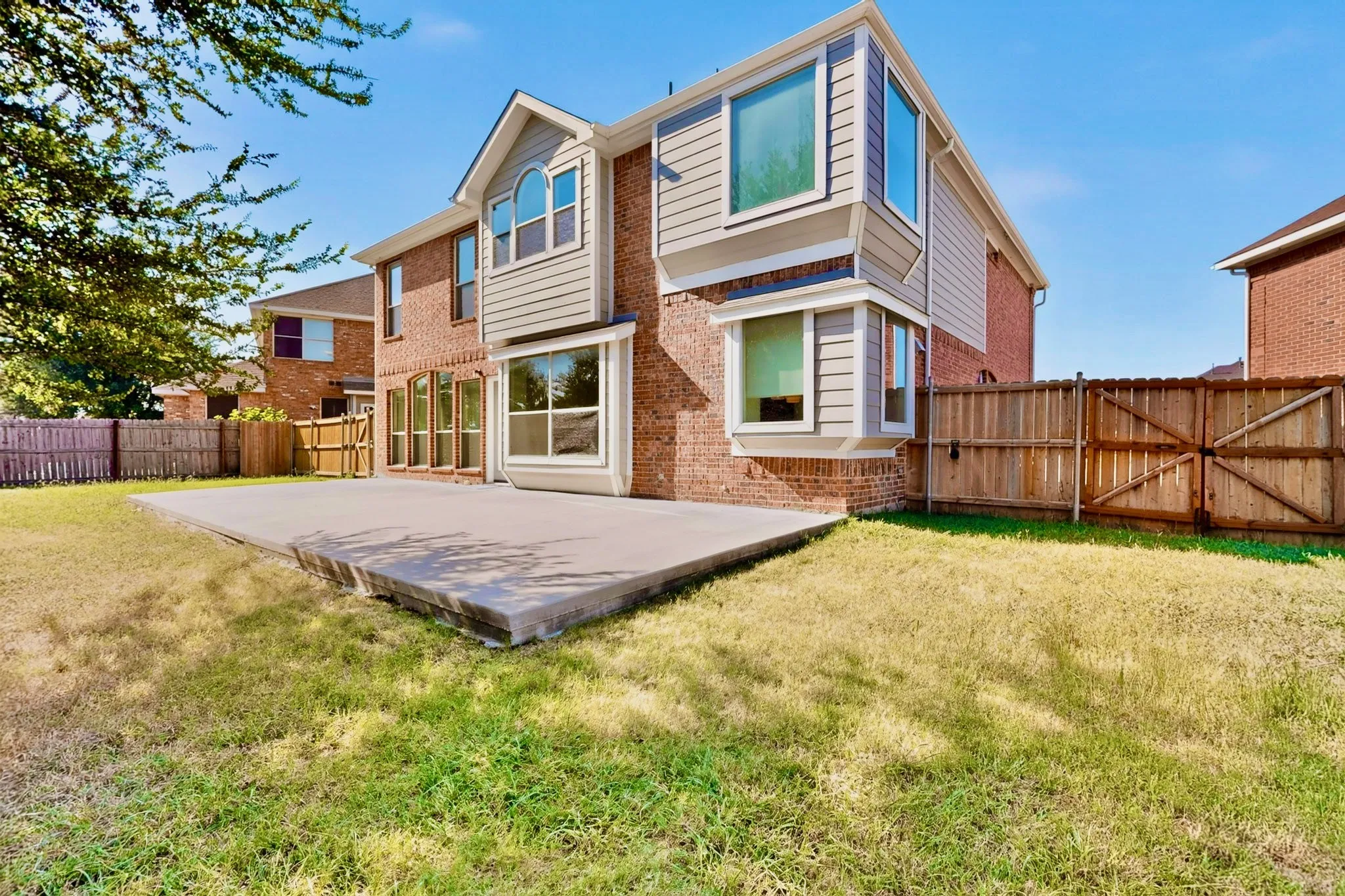 Single Family Residence For Rent in Dallas County , 4304 Harpers Ferry Drive, Grand Prairie, Texas 75052, 4 Bedroom, 3 Bathroom, 2 Garage spaces, 3,075 Sqft, built in 2006, Price $3,200, mls#21362394, Real Estate Agent in Grand Prairie, Homes For Rent in Dallas county, Homes For Rent in Grand Prairie, Realtor in Grand Prairie Texas, Real Estate Brokerage Independent Realty Texas, Luminita Cordes Realtor
