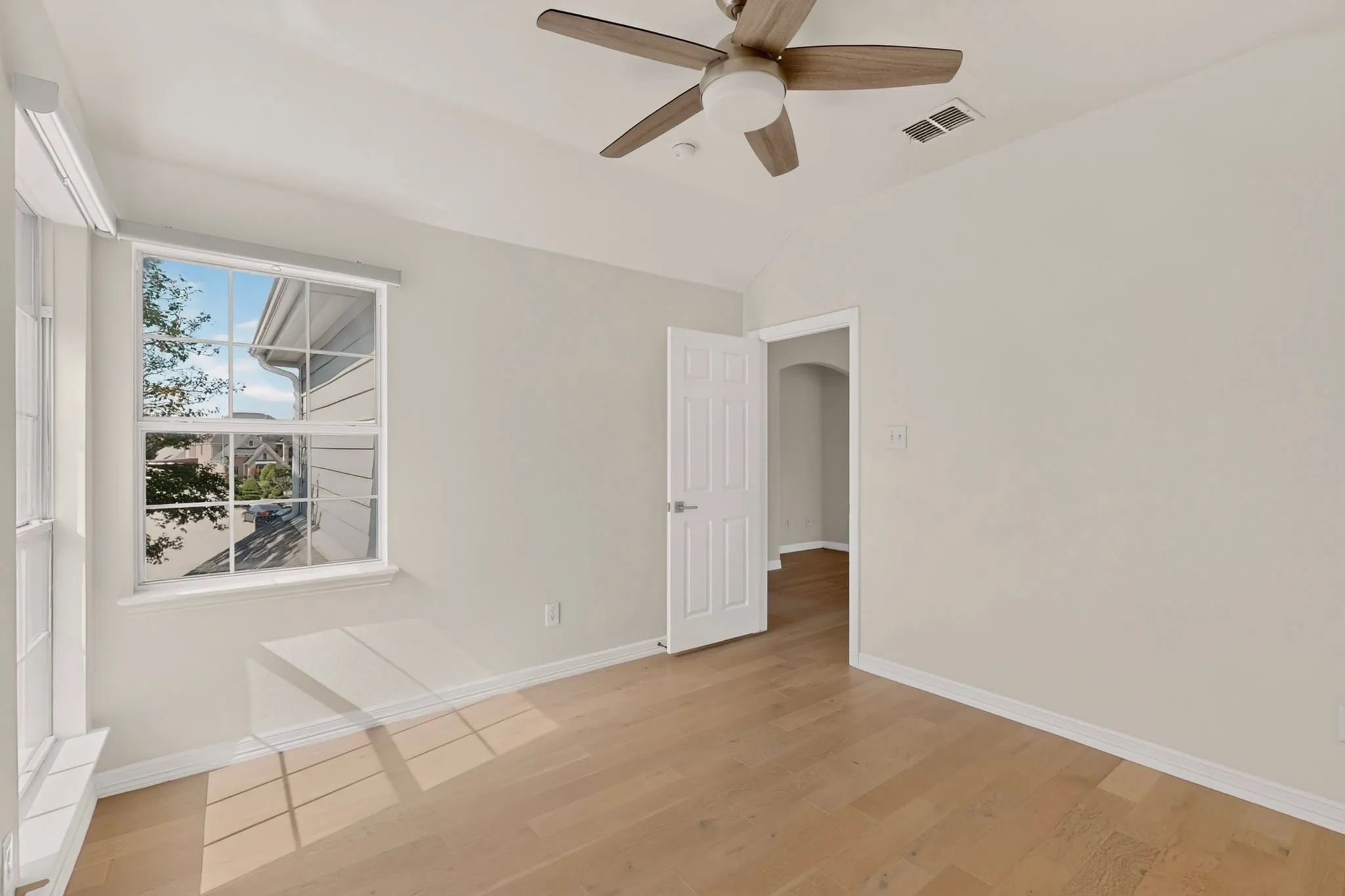 Single Family Residence For Rent in Dallas County , 4304 Harpers Ferry Drive, Grand Prairie, Texas 75052, 4 Bedroom, 3 Bathroom, 2 Garage spaces, 3,075 Sqft, built in 2006, Price $3,200, mls#21362394, Real Estate Agent in Grand Prairie, Homes For Rent in Dallas county, Homes For Rent in Grand Prairie, Realtor in Grand Prairie Texas, Real Estate Brokerage Independent Realty Texas, Luminita Cordes Realtor