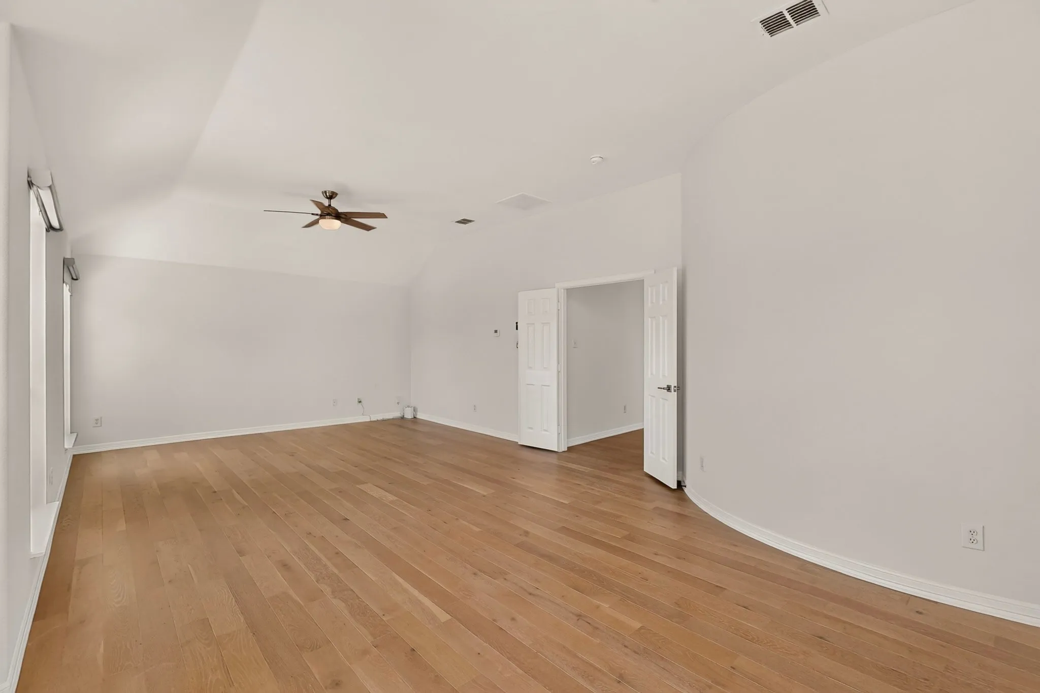 Single Family Residence For Rent in Dallas County , 4304 Harpers Ferry Drive, Grand Prairie, Texas 75052, 4 Bedroom, 3 Bathroom, 2 Garage spaces, 3,075 Sqft, built in 2006, Price $3,200, mls#21362394, Real Estate Agent in Grand Prairie, Homes For Rent in Dallas county, Homes For Rent in Grand Prairie, Realtor in Grand Prairie Texas, Real Estate Brokerage Independent Realty Texas, Luminita Cordes Realtor