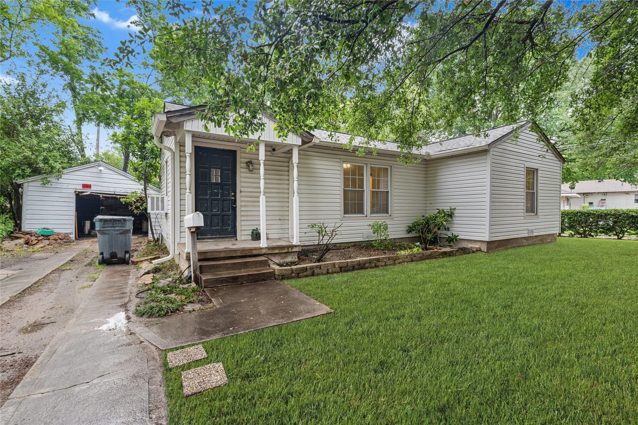 Single Family Residence For Sale in Dallas County , 10814 Castolon Drive, Dallas, Texas 75228, 2 Bedroom, 1 Bathroom, Garage spaces, 784 Sqft, built in 1950, mls#21362565, Real Estate Agent in Dallas, Homes For Sale in Dallas county, Homes For Sale in Dallas, Realtor in Dallas Texas, Real Estate Brokerage Independent Realty Texas, Luminita Cordes Realtor