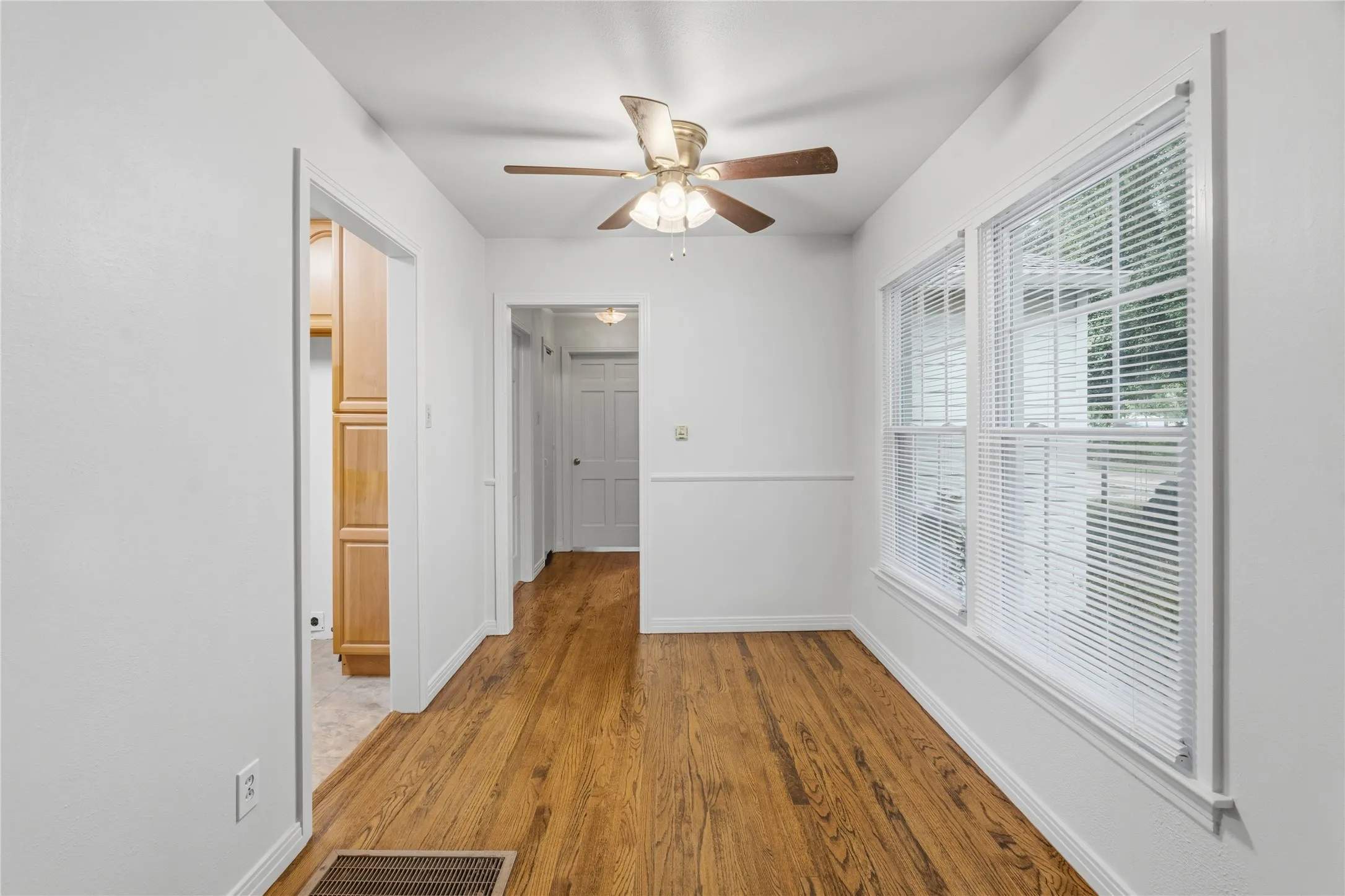 Single Family Residence For Sale in Dallas County , 10814 Castolon Drive, Dallas, Texas 75228, 2 Bedroom, 1 Bathroom, Garage spaces, 784 Sqft, built in 1950, mls#21362565, Real Estate Agent in Dallas, Homes For Sale in Dallas county, Homes For Sale in Dallas, Realtor in Dallas Texas, Real Estate Brokerage Independent Realty Texas, Luminita Cordes Realtor